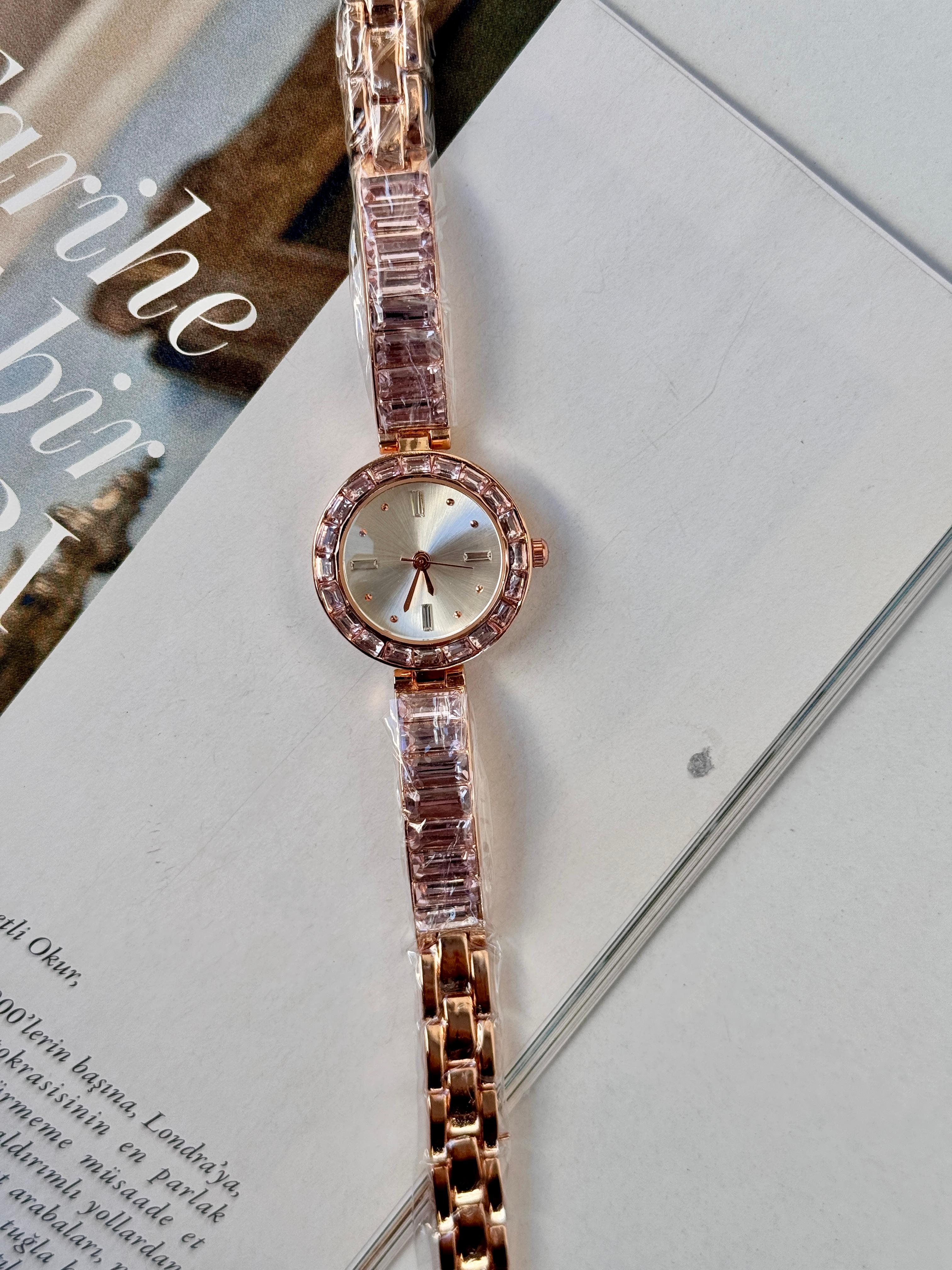 Marka model pembe-gold saat