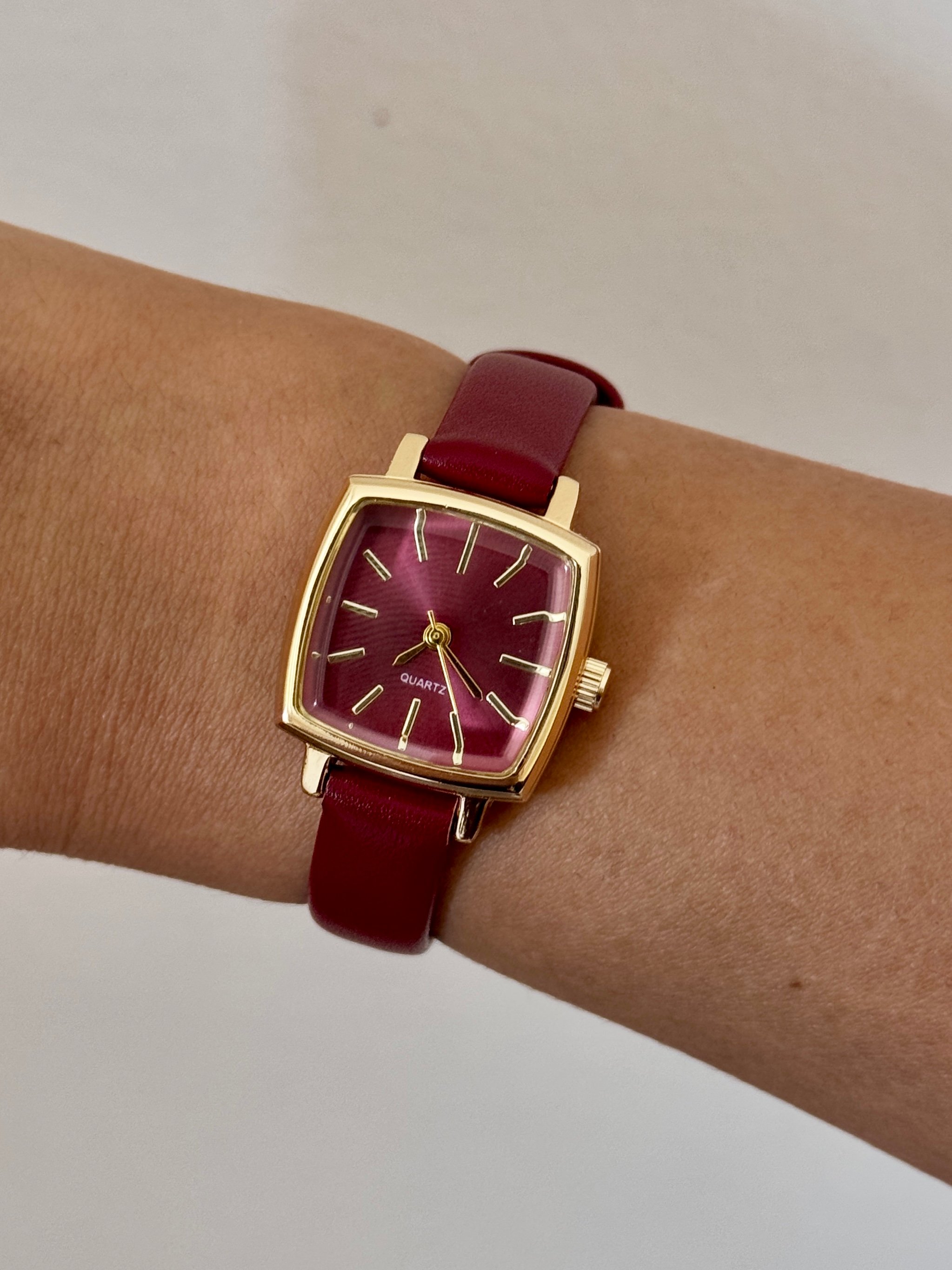 Bordo vintage deri kayış saat