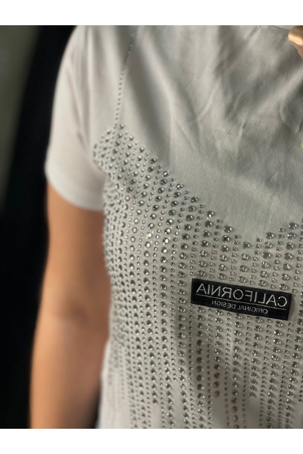 Taş detaylı beyaz tshirt