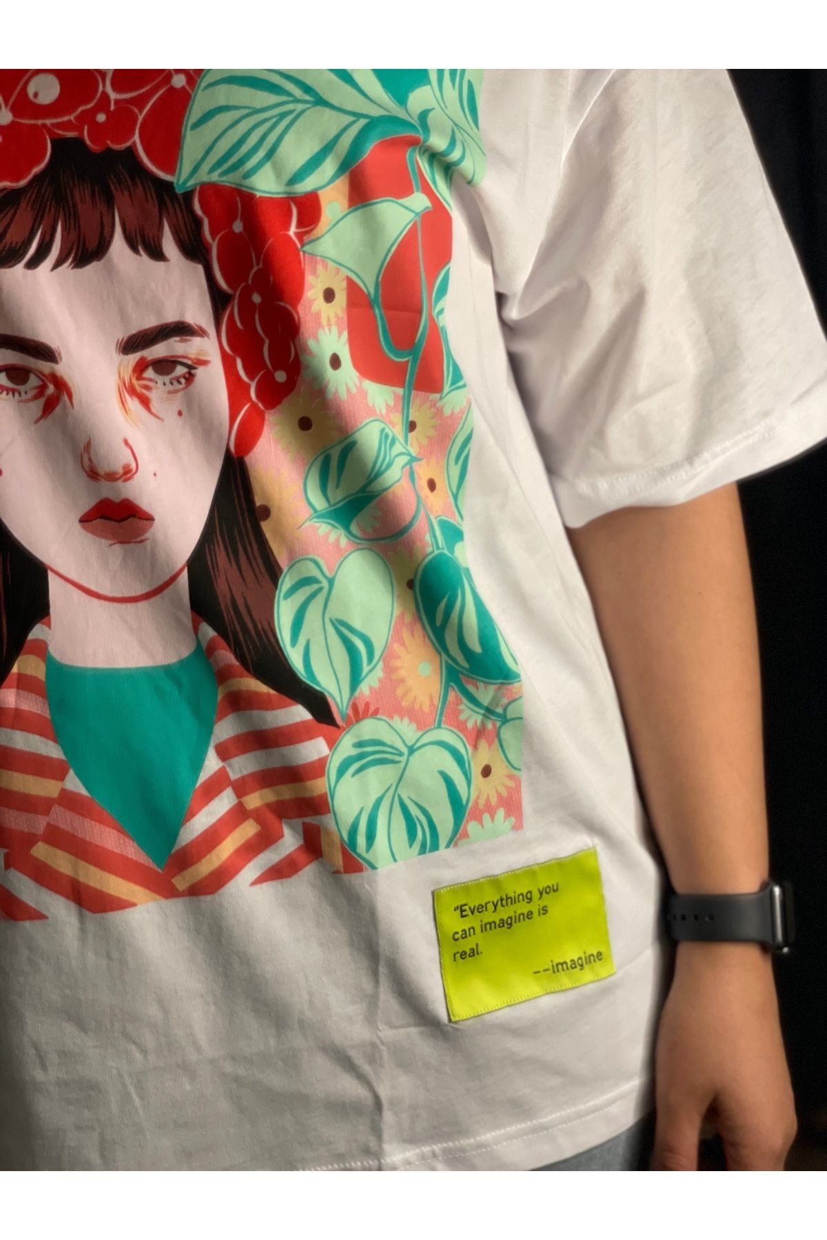 Renkli Kız Silüeti Baskılı Tshirt