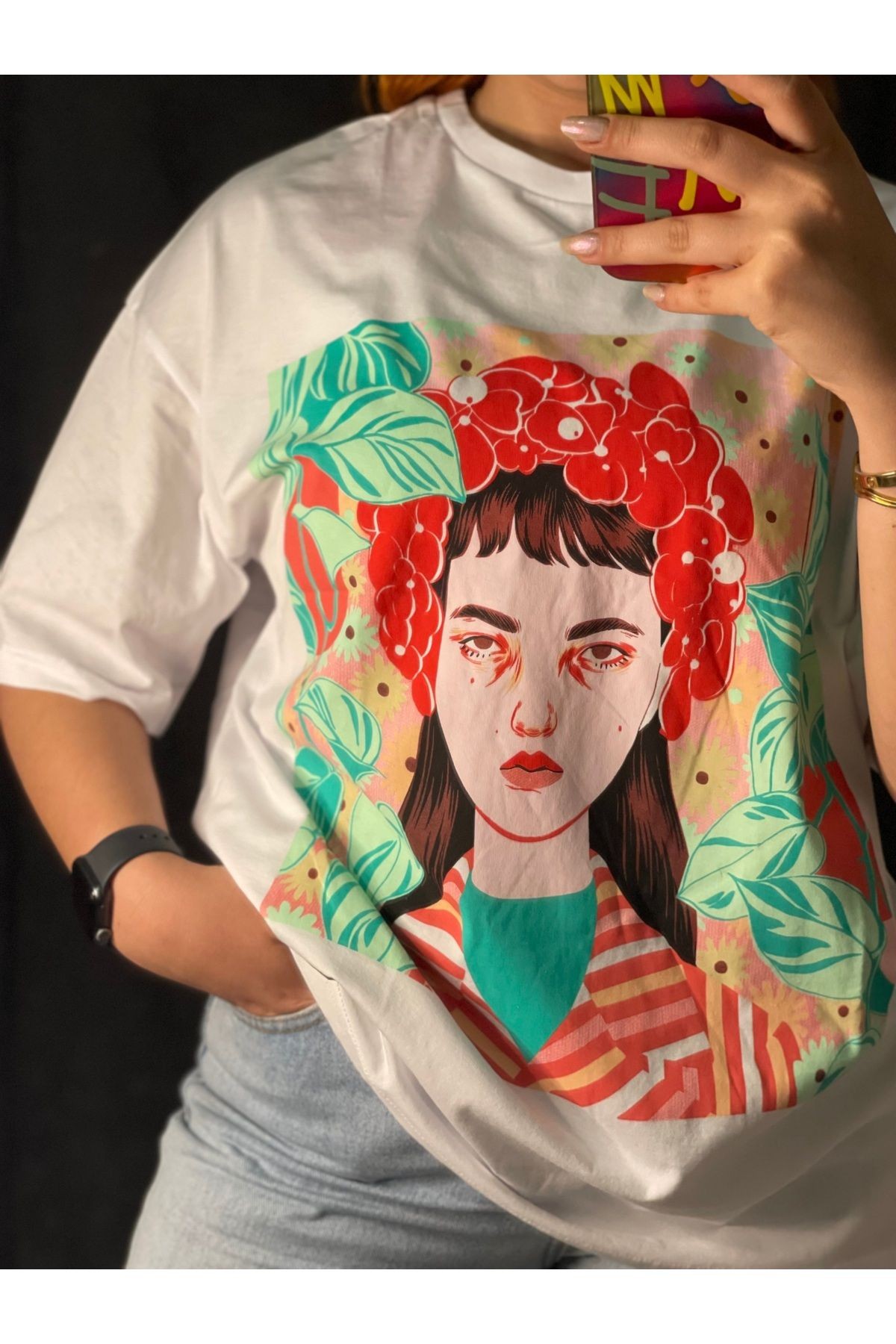 Renkli Kız Silüeti Baskılı Tshirt