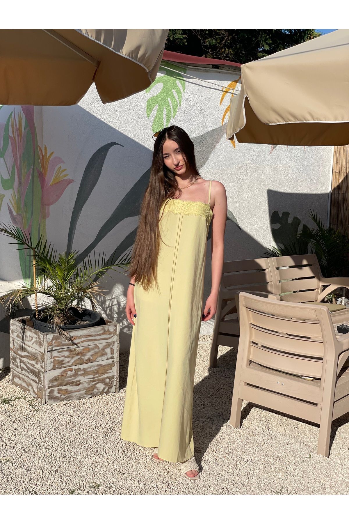 Dantel Detaylı Ayarlanabilir Askılı Sırt Bağlamalı Keten Elbise