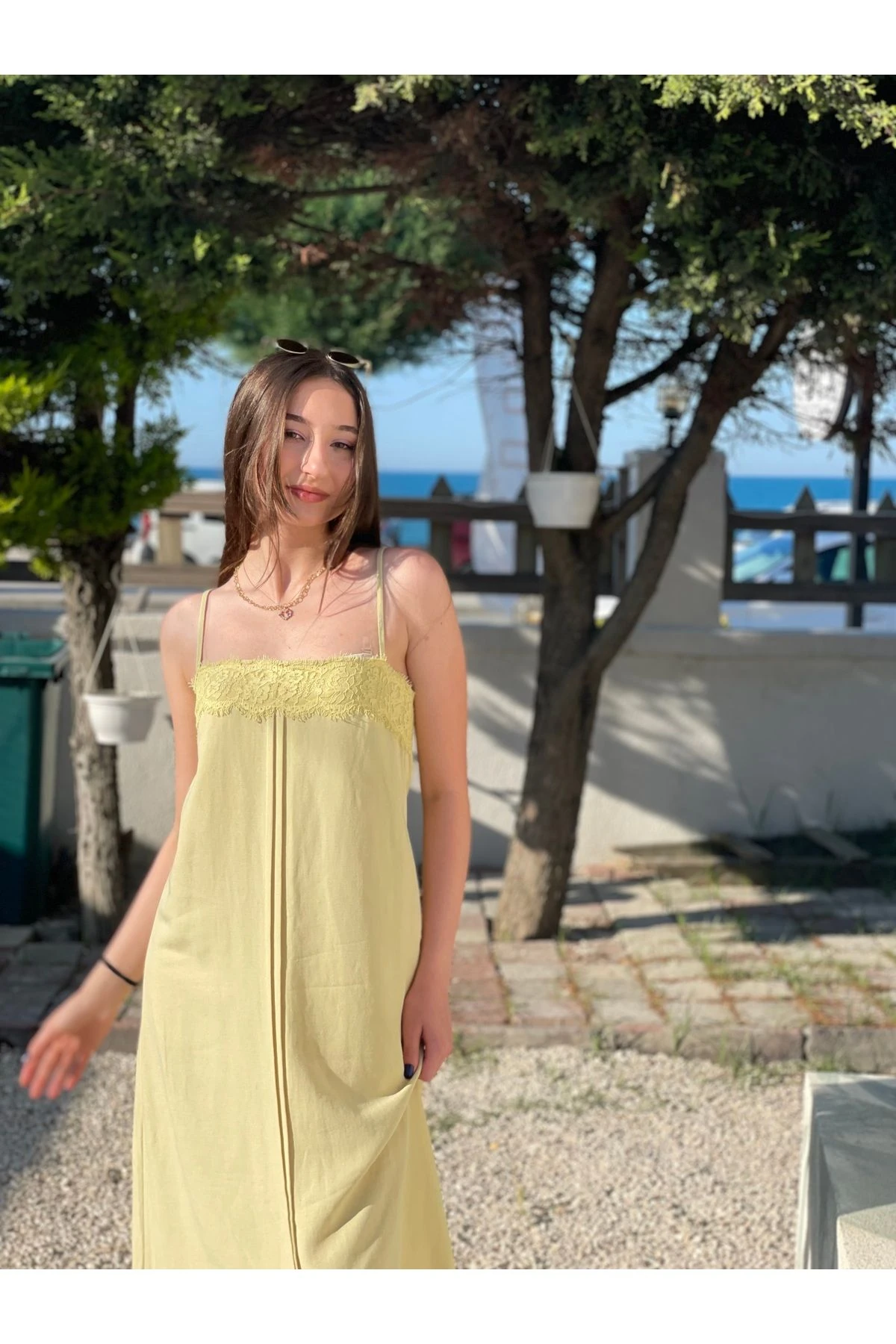 Dantel Detaylı Ayarlanabilir Askılı Sırt Bağlamalı Keten Elbise