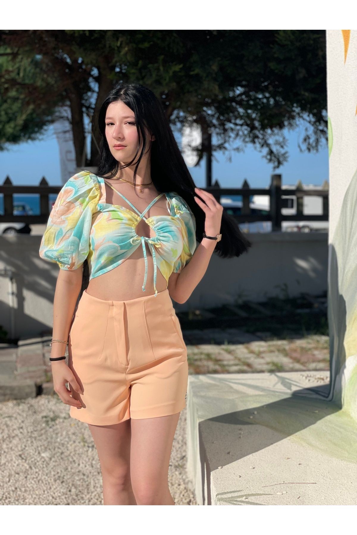 Balon Kol Pencere Detaylı Bağlamalı Crop