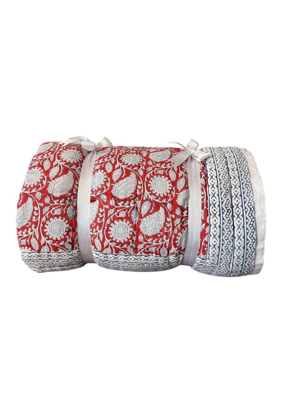 KIRMIZI ÜZERİ BEYAZ DESENLİ KAPİTONE YATAK ÖRTÜSÜ