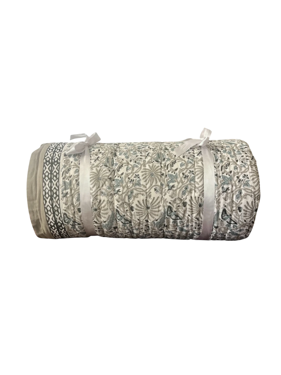 BEYAZ ÜZERİ MAVİ-GRİ ÇİÇEK-SERVİ AĞACI DESENLİ KAPİTONE YATAK ÖRTÜSÜ