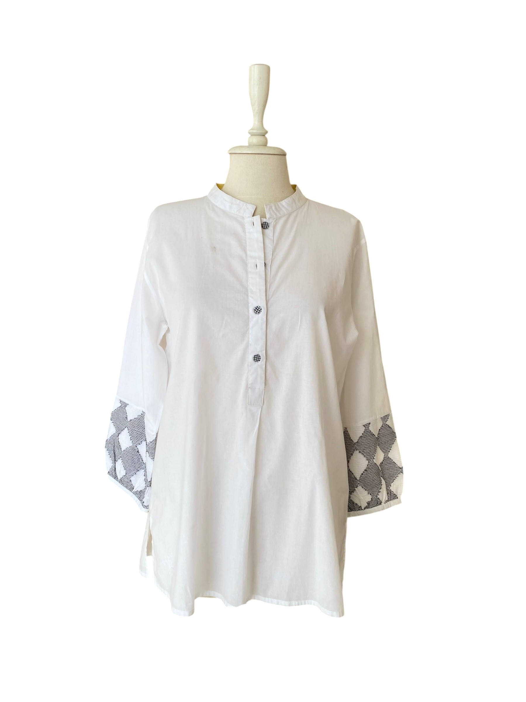 BEYAZ - SİYAH PATCHWORK DETAYLI BLUZ
