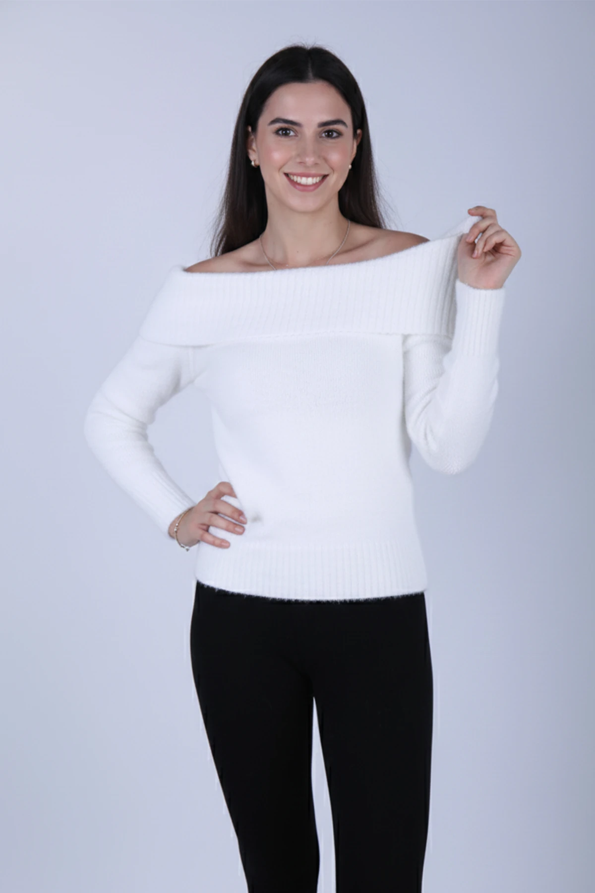 Sakallı Madonna Yaka Kazak