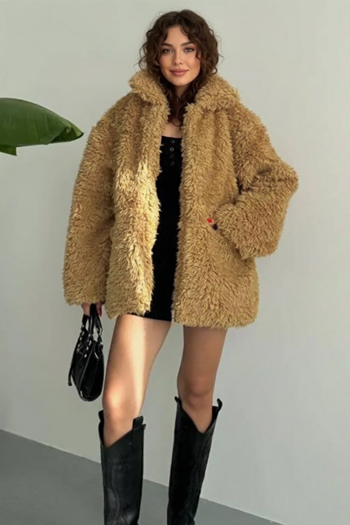 Dik Yaka Peluş Mont