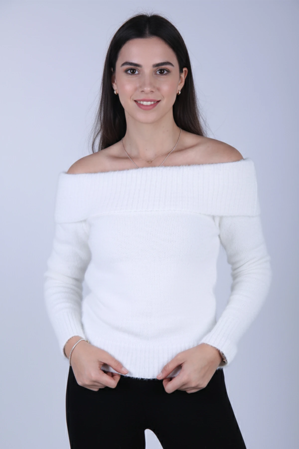 Sakallı Madonna Yaka Kazak