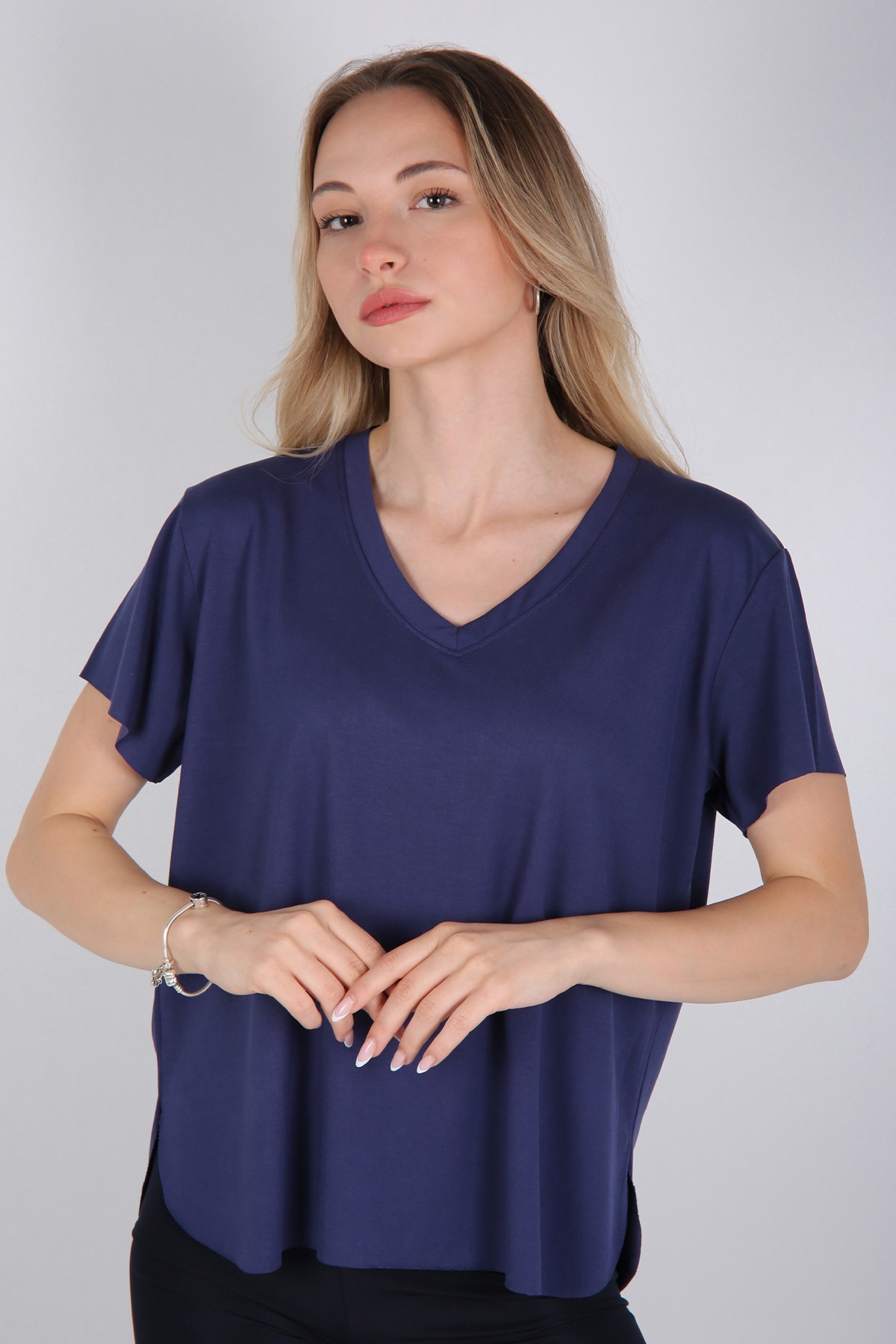 V Yaka T-Shirt