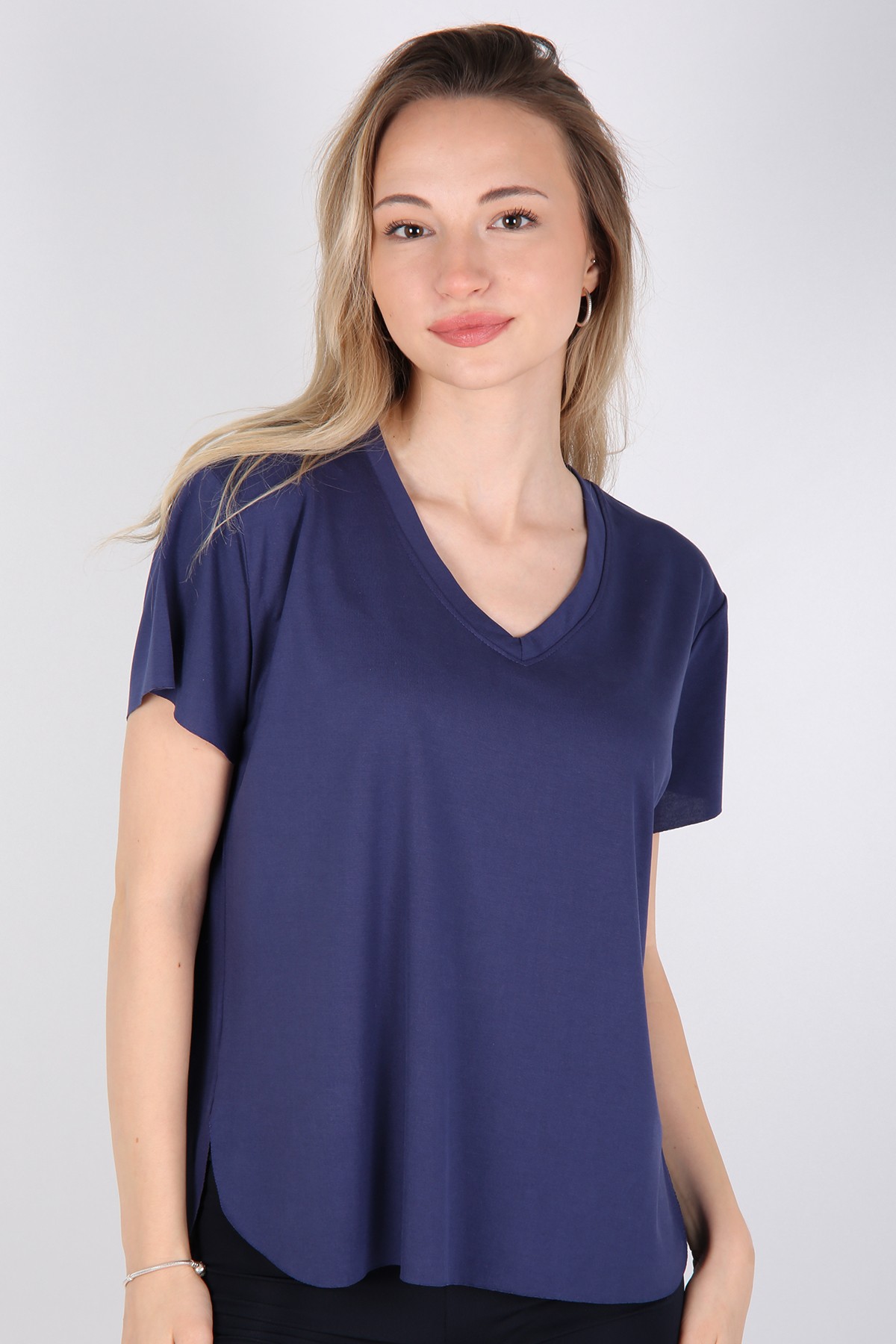 V Yaka T-Shirt