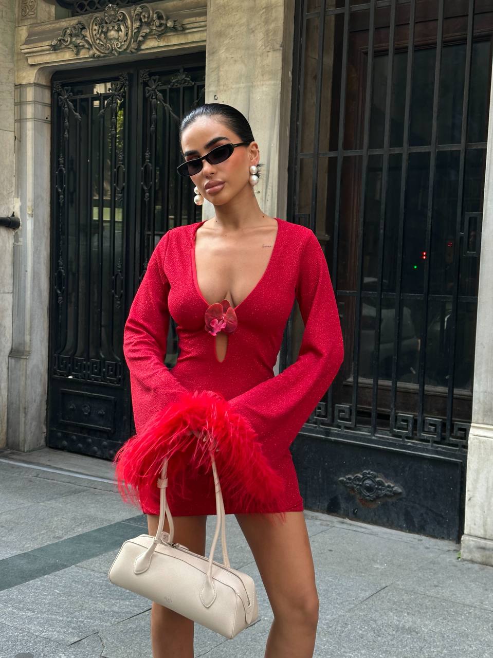 Carol Kolu Tüy Tasarım Simli Mini Elbise - Kırmızı