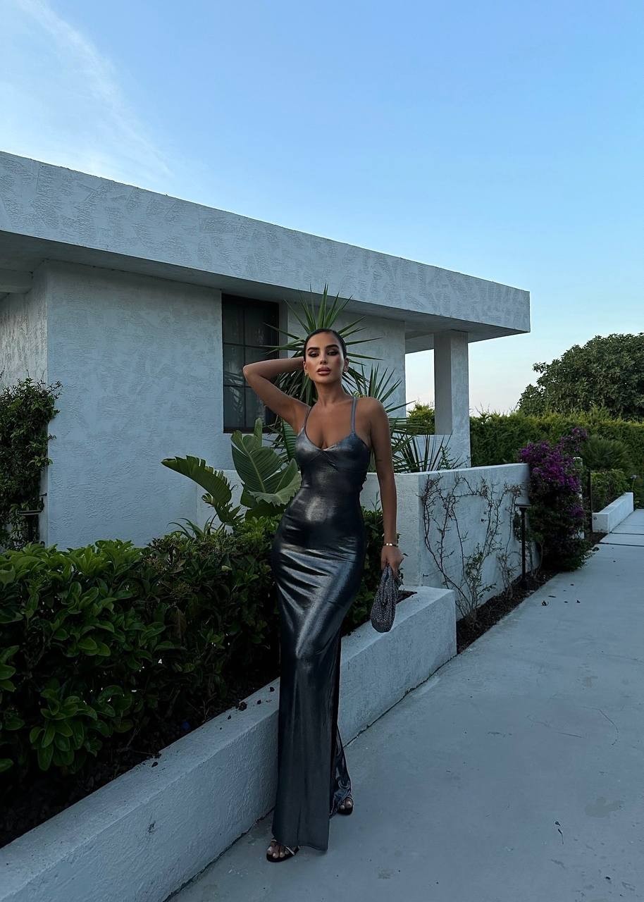 Gabriela Parlak Yırtmaçlı Maxi Boy Elbise