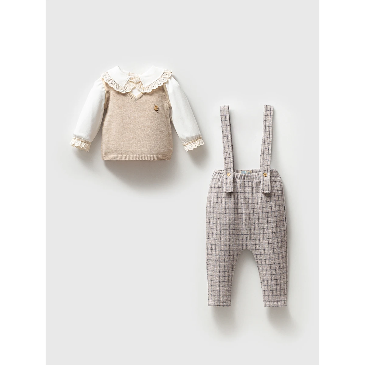 Triko Kazaklı Kadife Salopetli Kız Bebek Takım