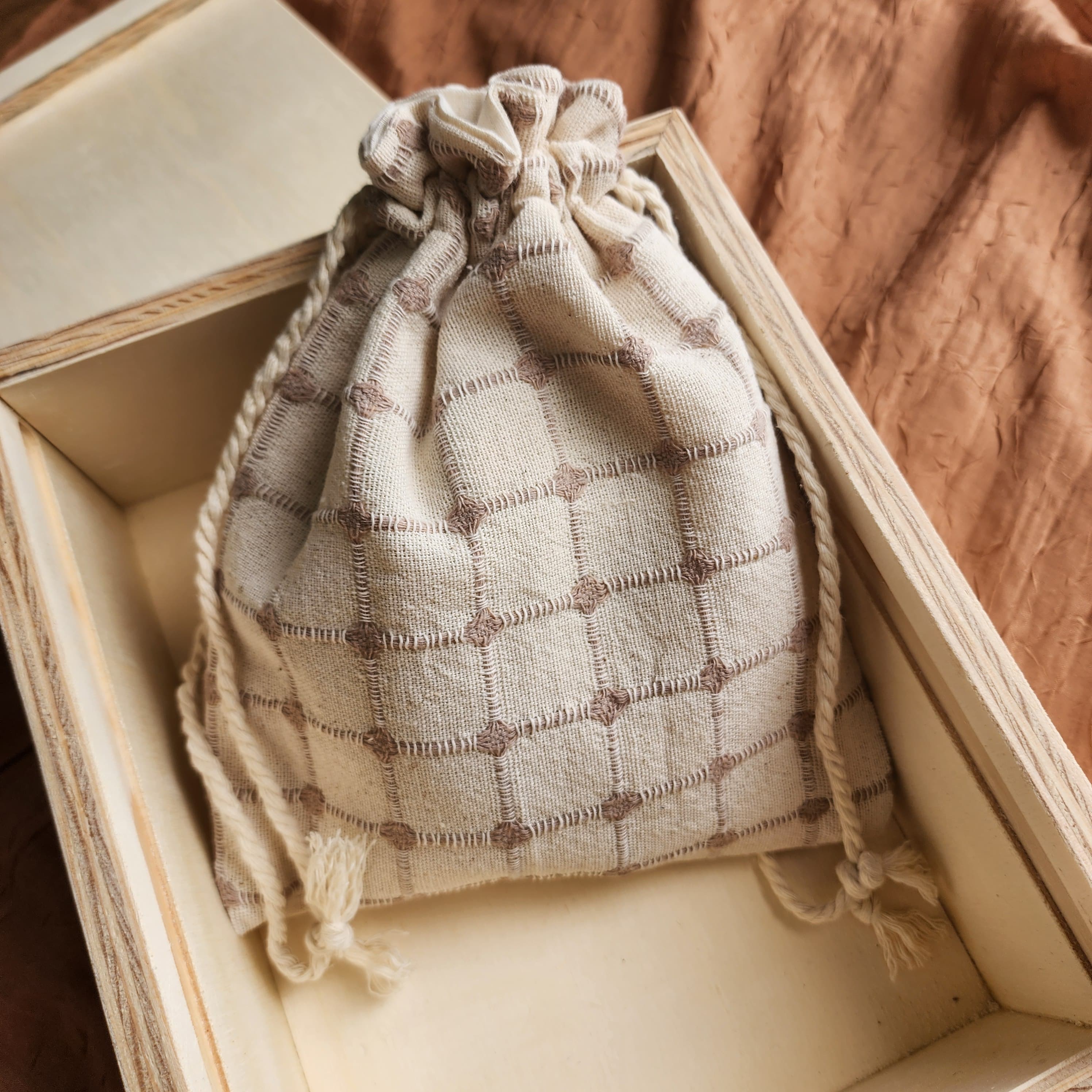 Kahverengi Kareli Pamuklu Kese