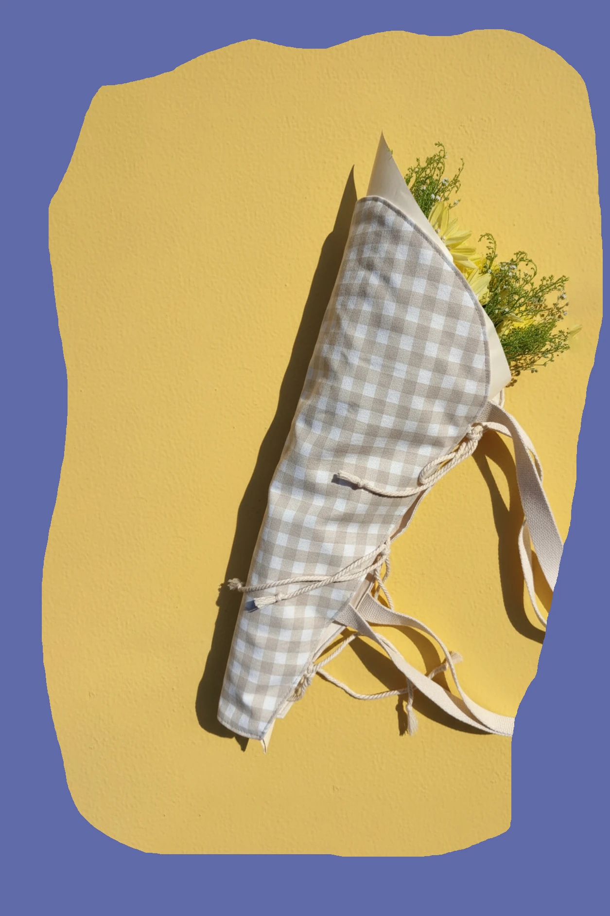 Bej Kareli Çiçek Çantası