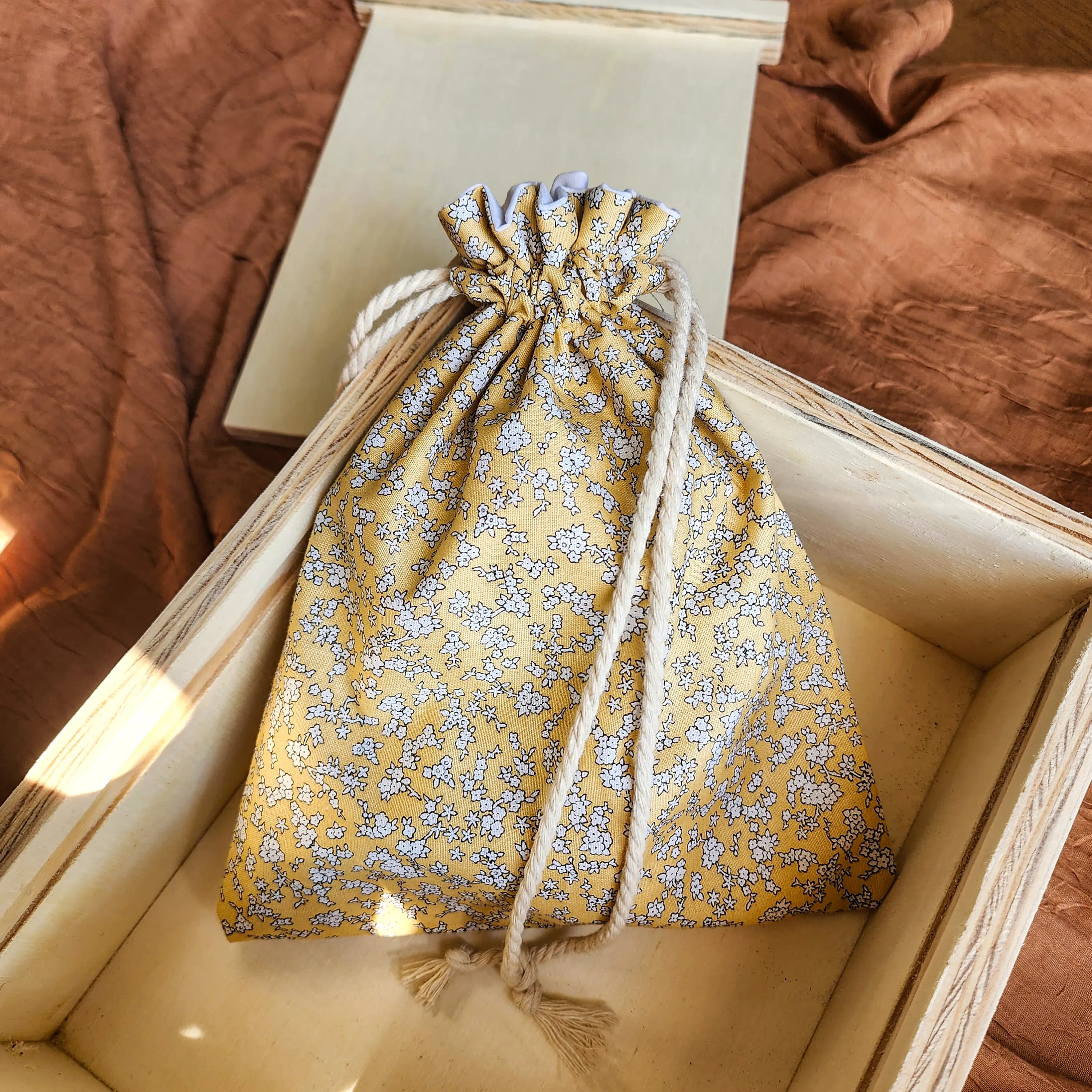 Sarı Çiçekli Pamuklu Kese