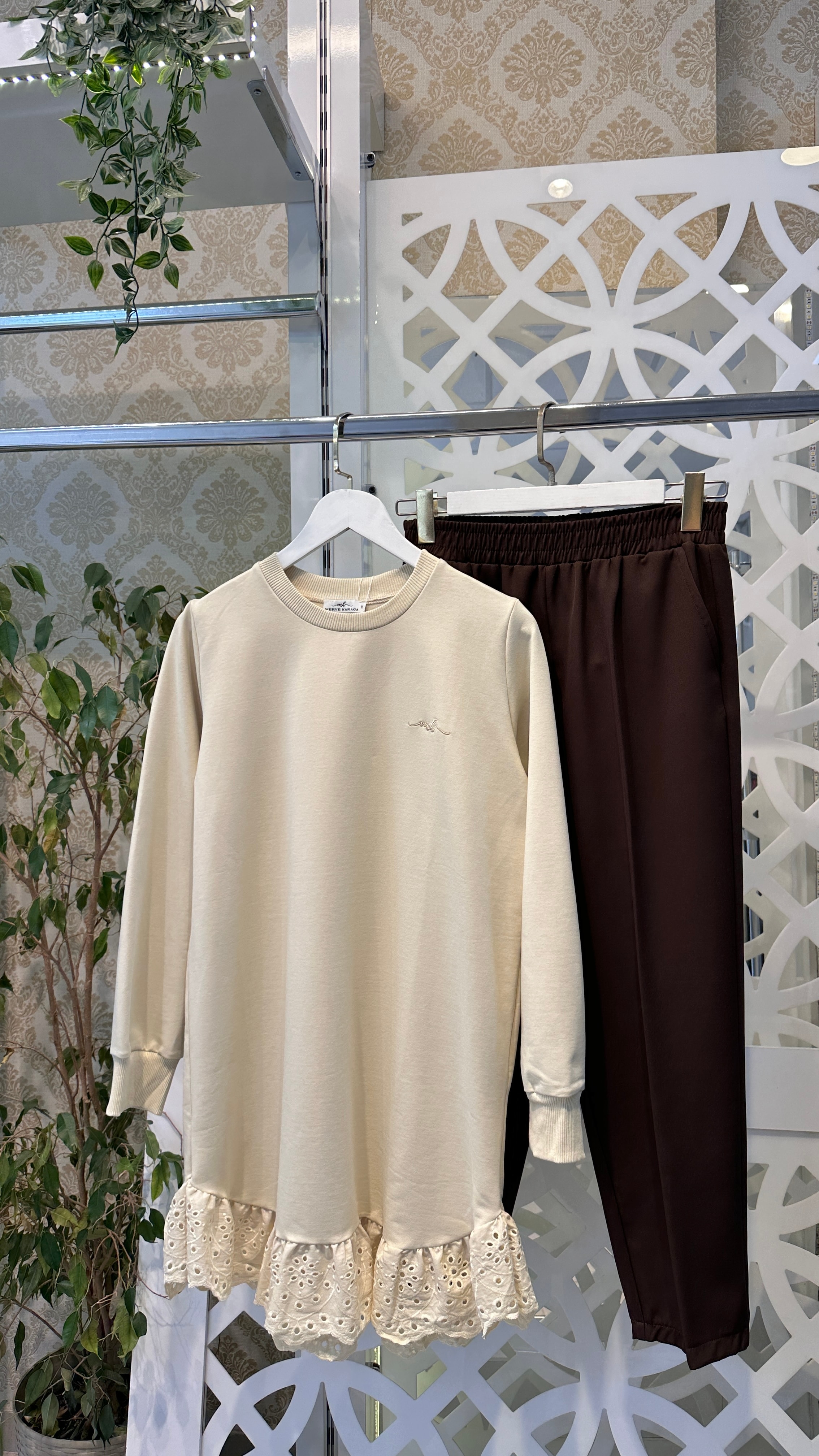 Etek ucu dantelli Mk Sweat  - bej