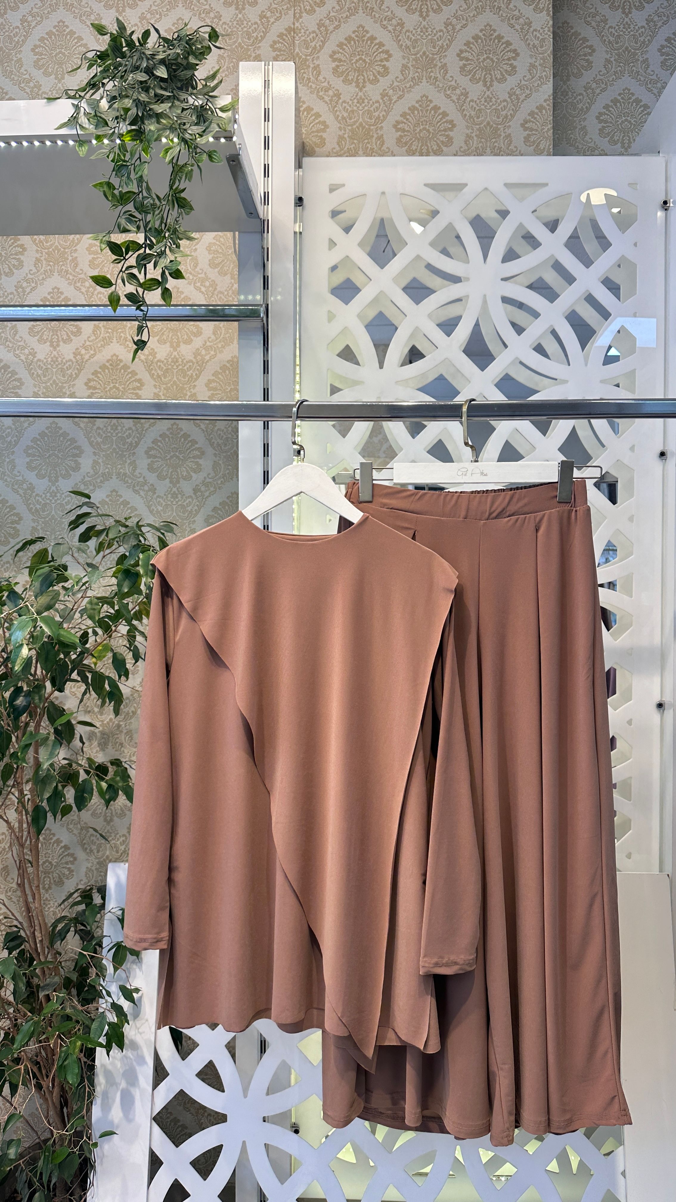 ÇAPRAZ MODEL PANTOLONLU TAKIM  - Camel