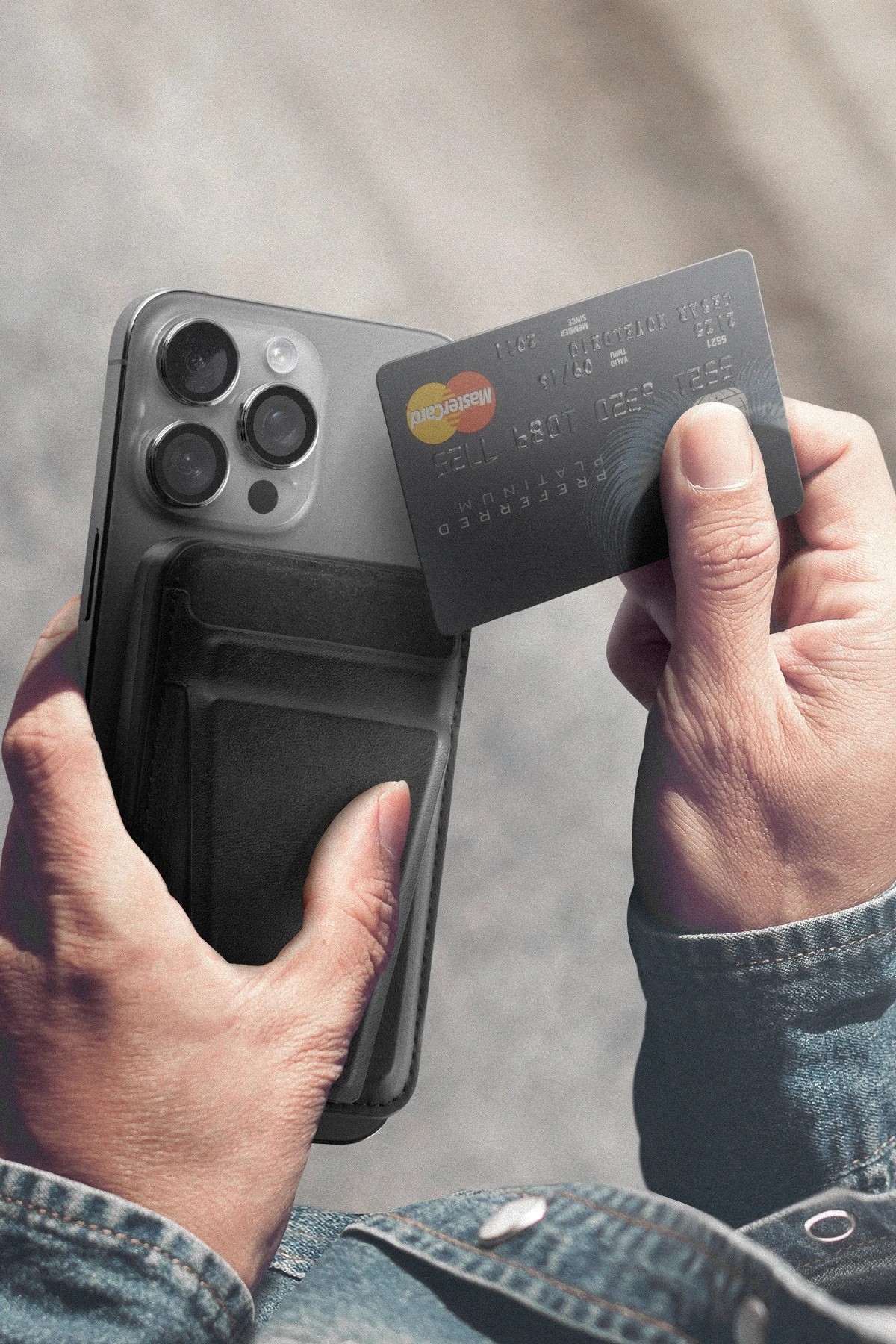 Energea MagWallet Card 10K 10.000 mAh 20W Type-C ve 15W Kablosuz Şarj Çıkışlı Ekstra Stand Özellikli Magsafe Kartlıklı PD Hızlı Şarj Magsafe Powerbank - Koyu Gri