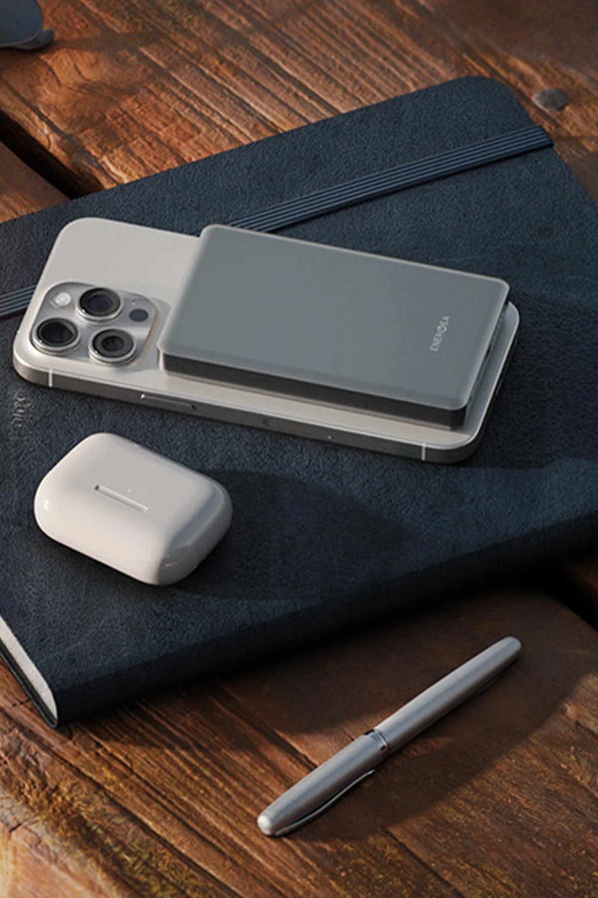 Energea AluPac 10K 10.000 mAh 20W Type-C ve 15W Kablosuz Şarj Çıkışlı PD Hızlı Şarj Magsafe Powerbank - Koyu Gri