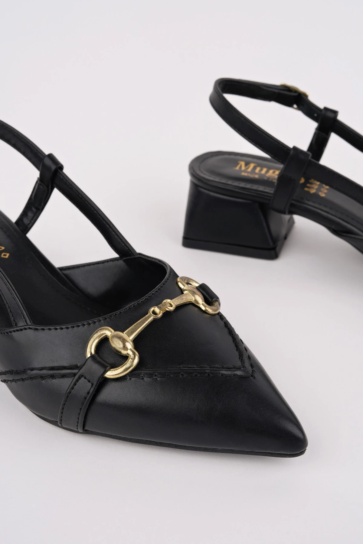 Muggo ELVİA Sivri Burun Arkası Açık Metal Aksesuarlı Kadın Kısa Topuklu Ayakkabı