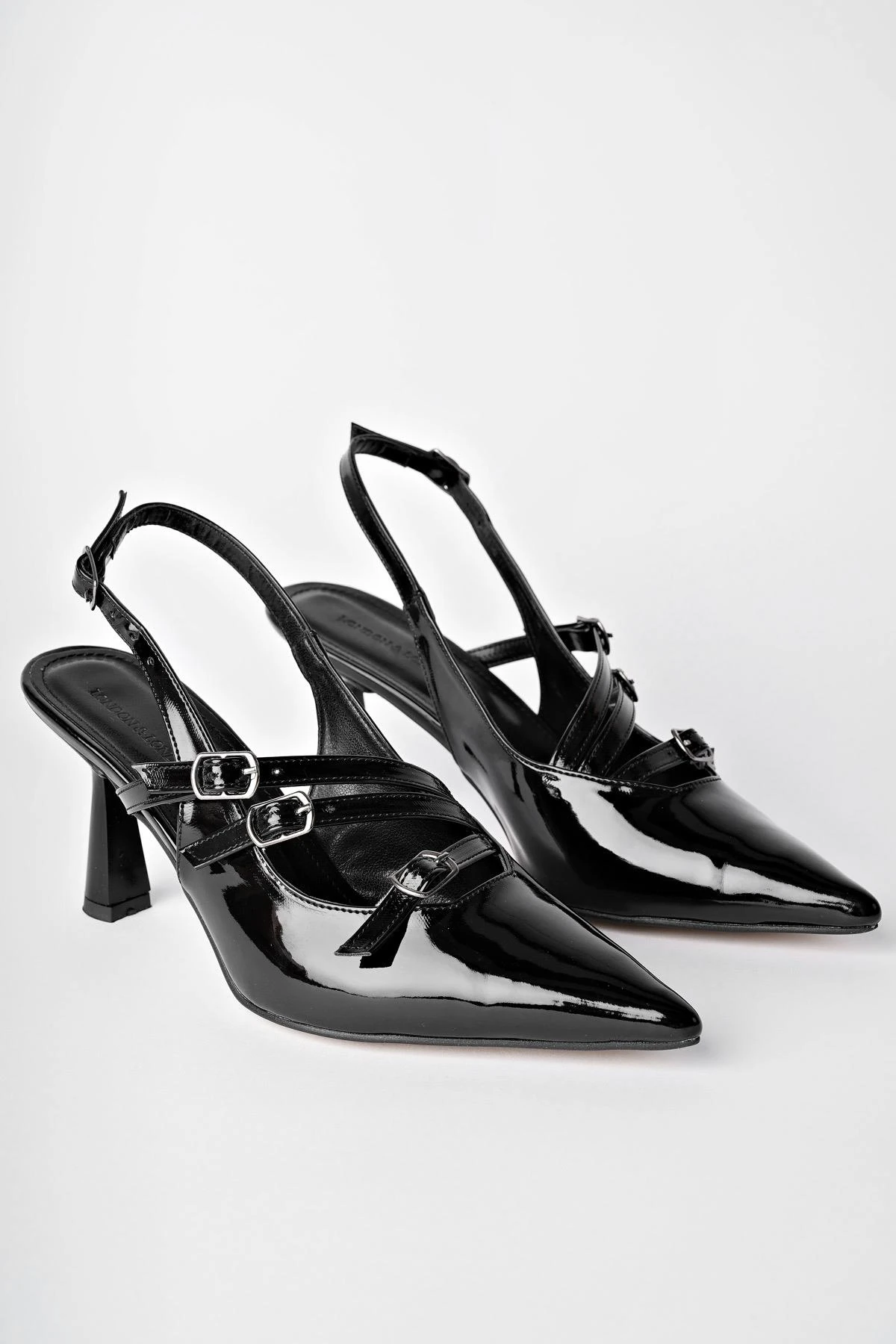 Muggo KİDMAN Garantili Arkası Açık Kemer Detaylı Üç Bantlı Rugan Kadın Topuklu Ayakkabı