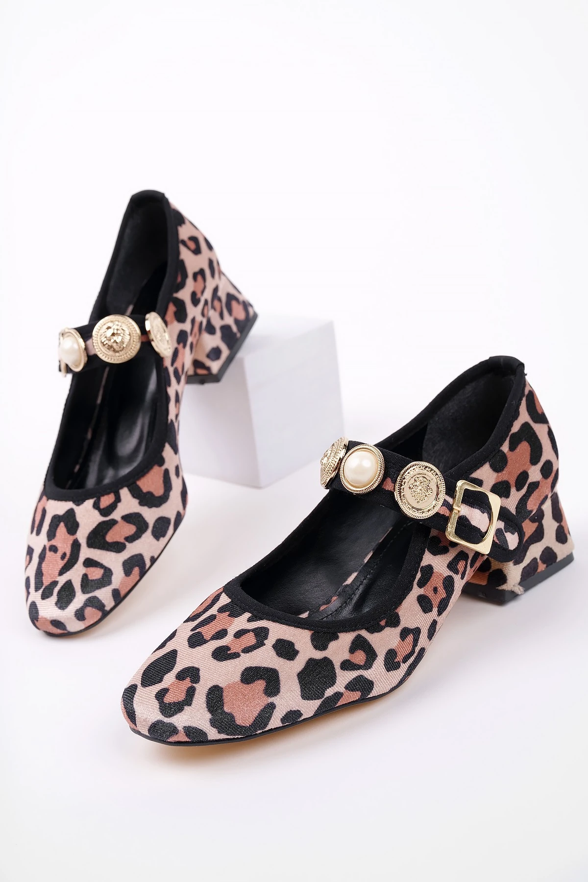 Muggo PREETİ Broş Detaylı Tek Bantlı Günlük Kadın Topuklu Ayakkabı