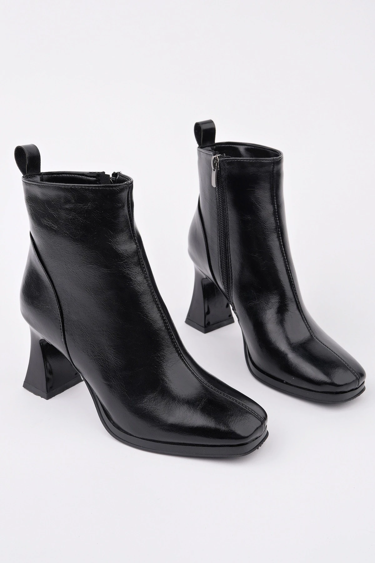 Muggo CELİNA Küt Burun Fermuarlı Topuklu Kadın Bot 