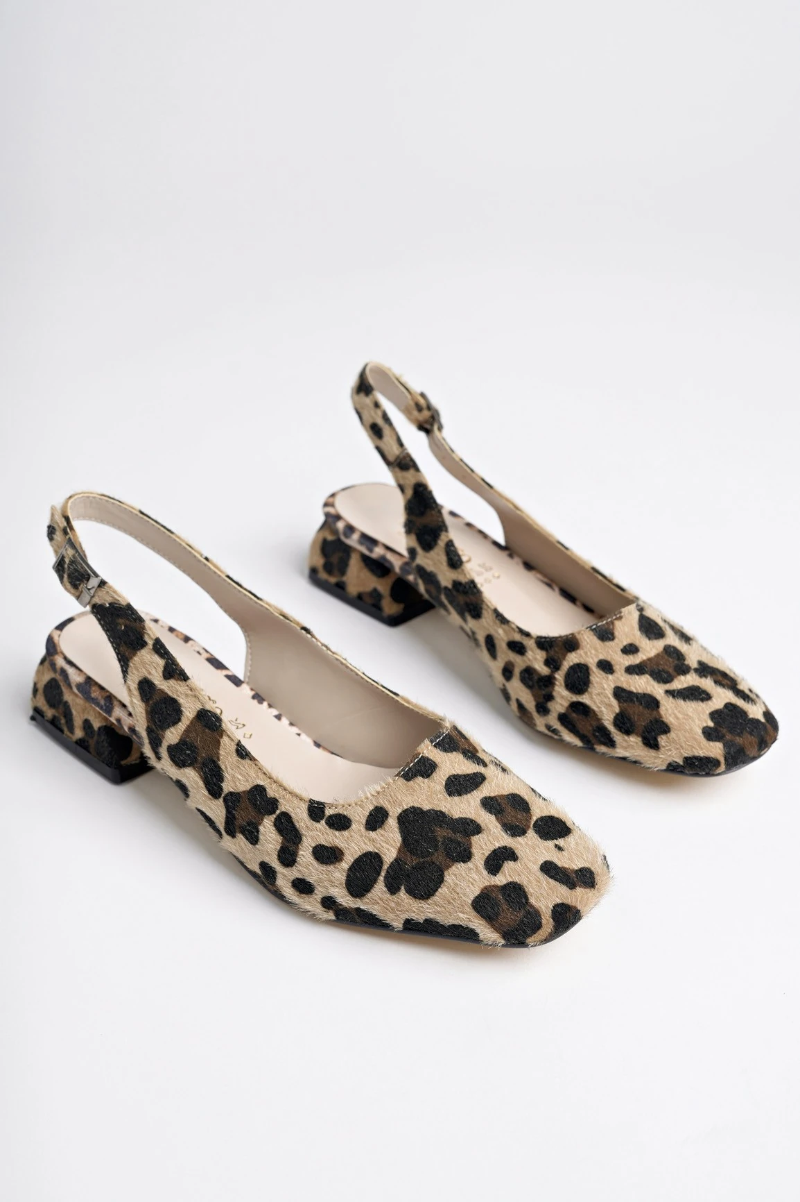 Muggo LOİS Garantili Arkası Açık Kare Burunlu Kadın Kısa Topuklu Ayakkabı