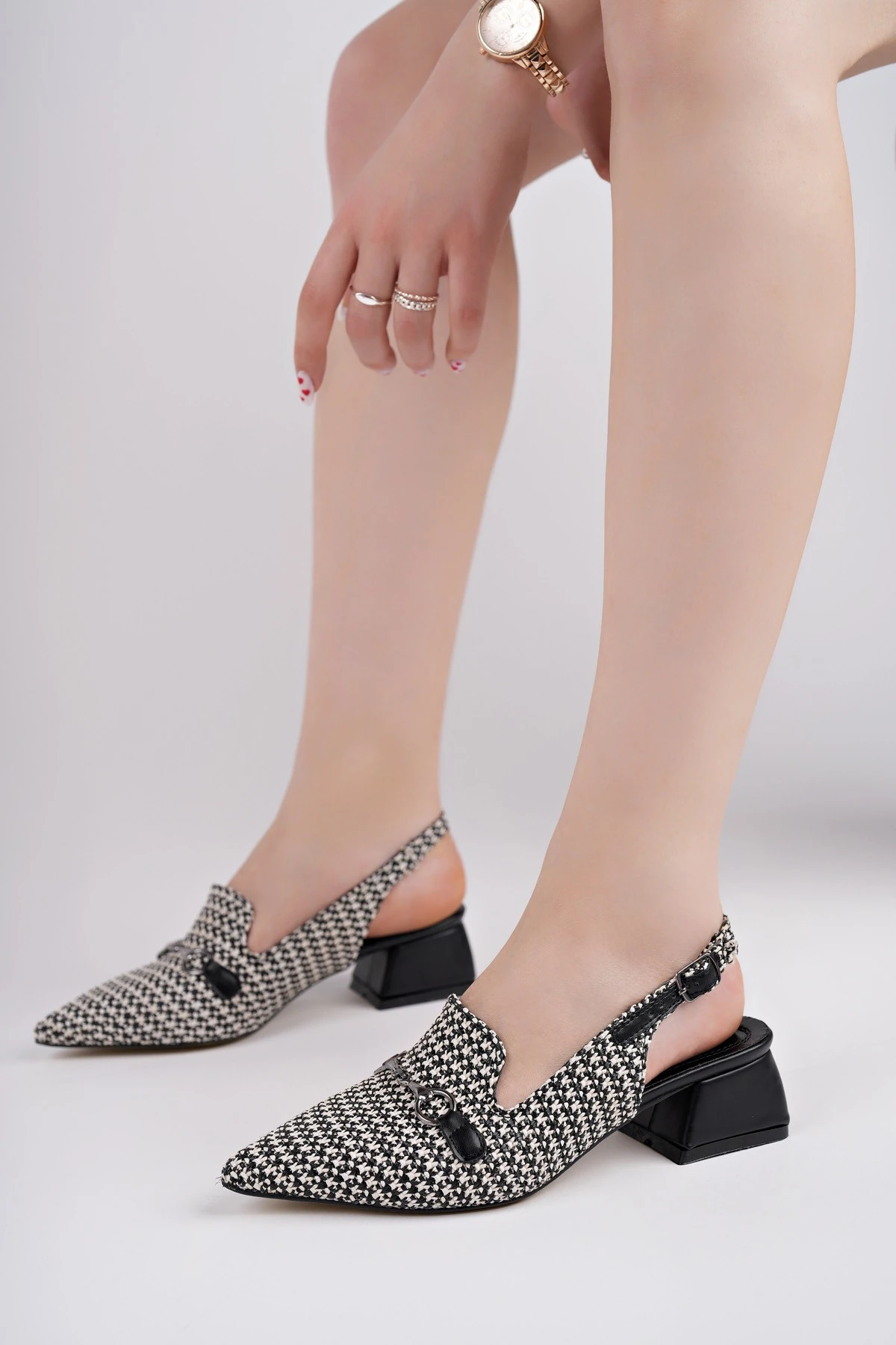 Muggo HERJEE Sivri Burun Arkası Açık Hasır Kadın Günlük Kısa Topuklu Ayakkabı