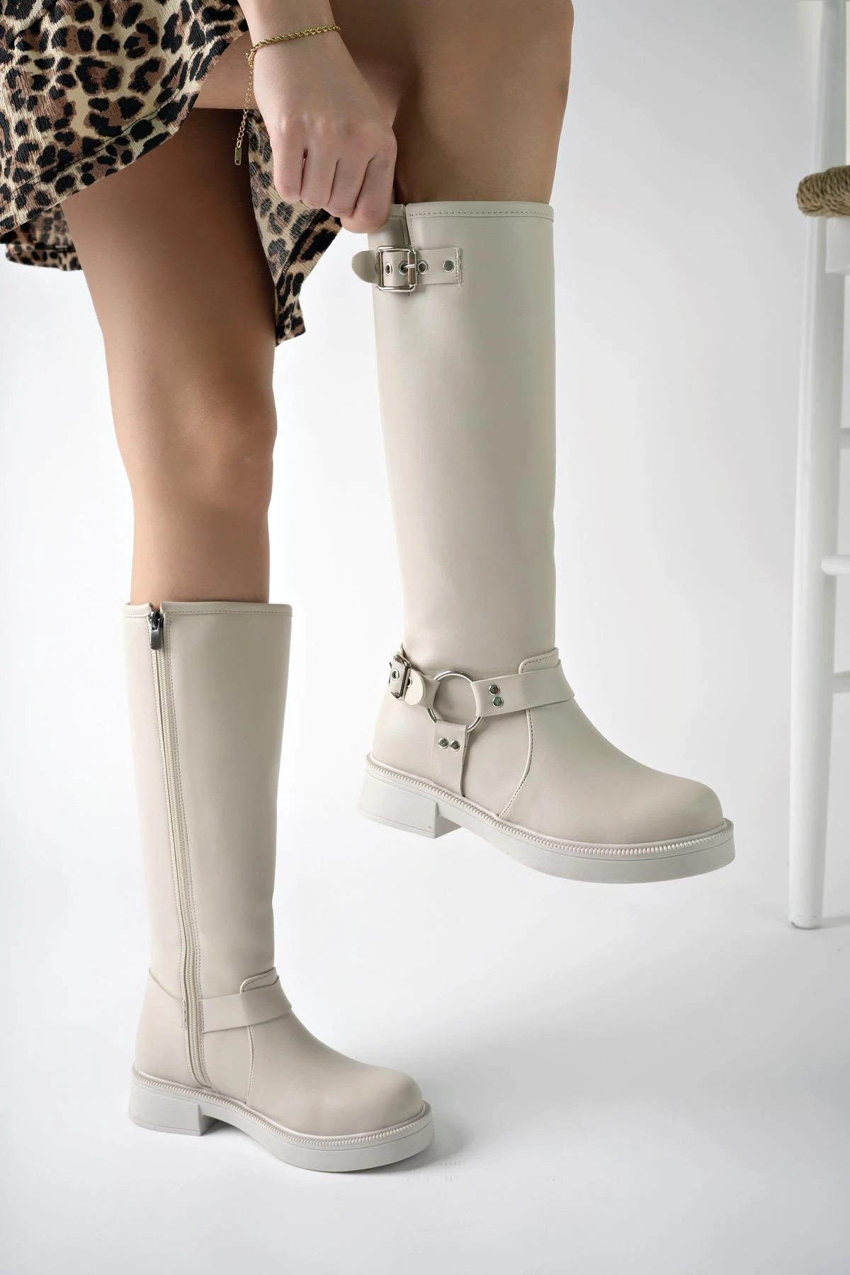 Muggo GİSELE Garantili Fermuarlı Kemer Detaylı Kadın Kışlık Çizme
