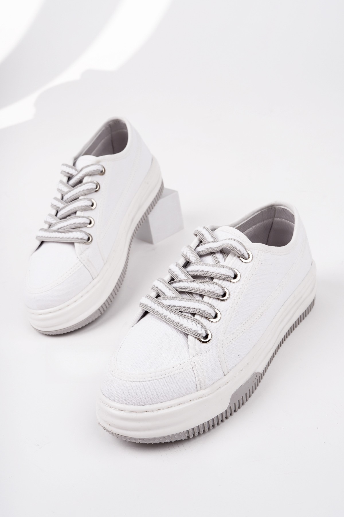 Muggo CARİNA Kalın Taban Bağcıklı Kadın Günlük Sneaker Spor Ayakkabı - BEYAZ