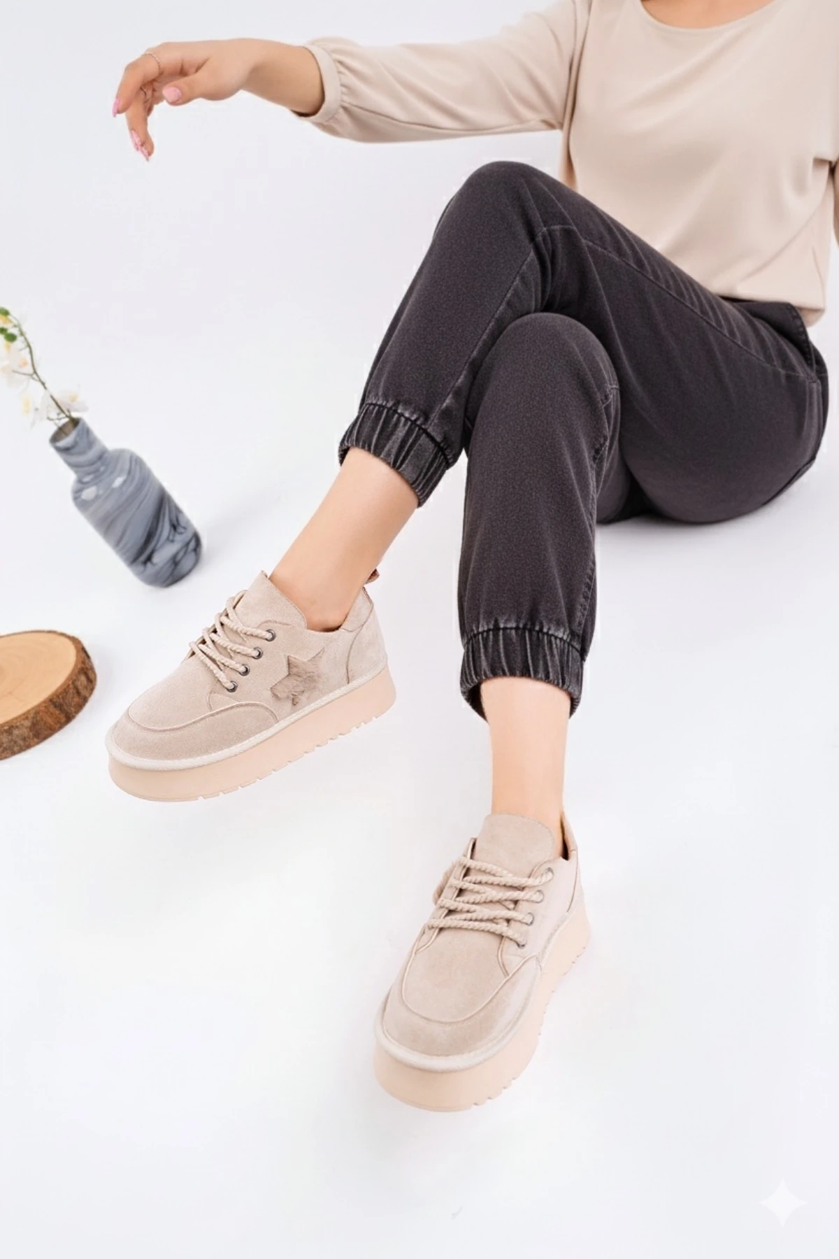 Muggo KOZMOS Kalın Taban Bağcıklı Yıldız Detaylı Kadın Kışlık Sneaker Spor Ayakkabı