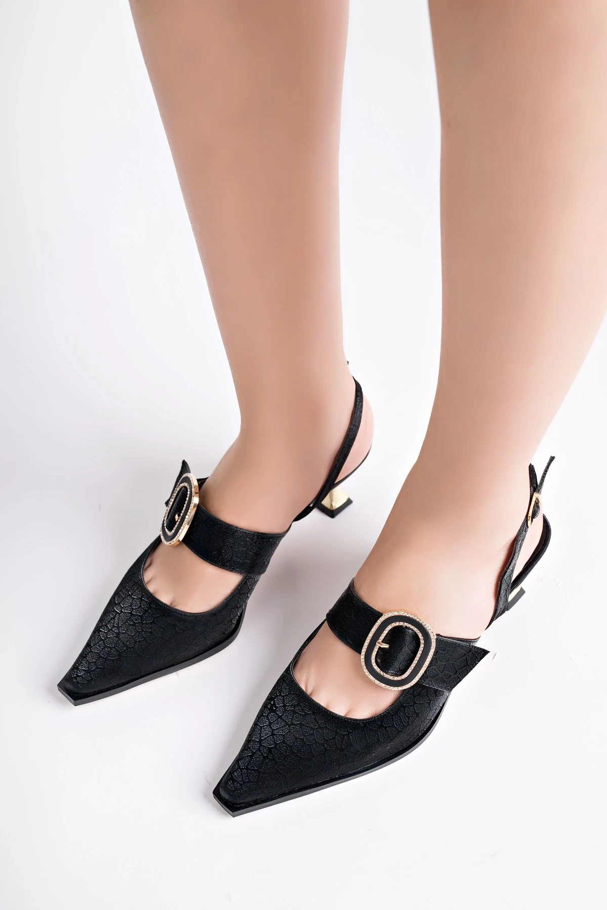 Muggo MARİANA Toka Detaylı Kadın Günlük Klasik Topuklu Ayakkabı