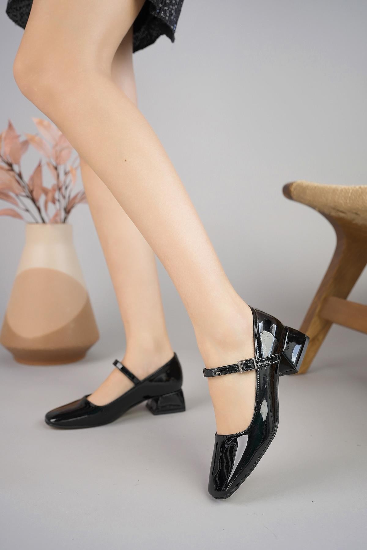 Muggo MARY Garantili Kare Burunlu Kadın Kısa Topuklu Ayakkabı