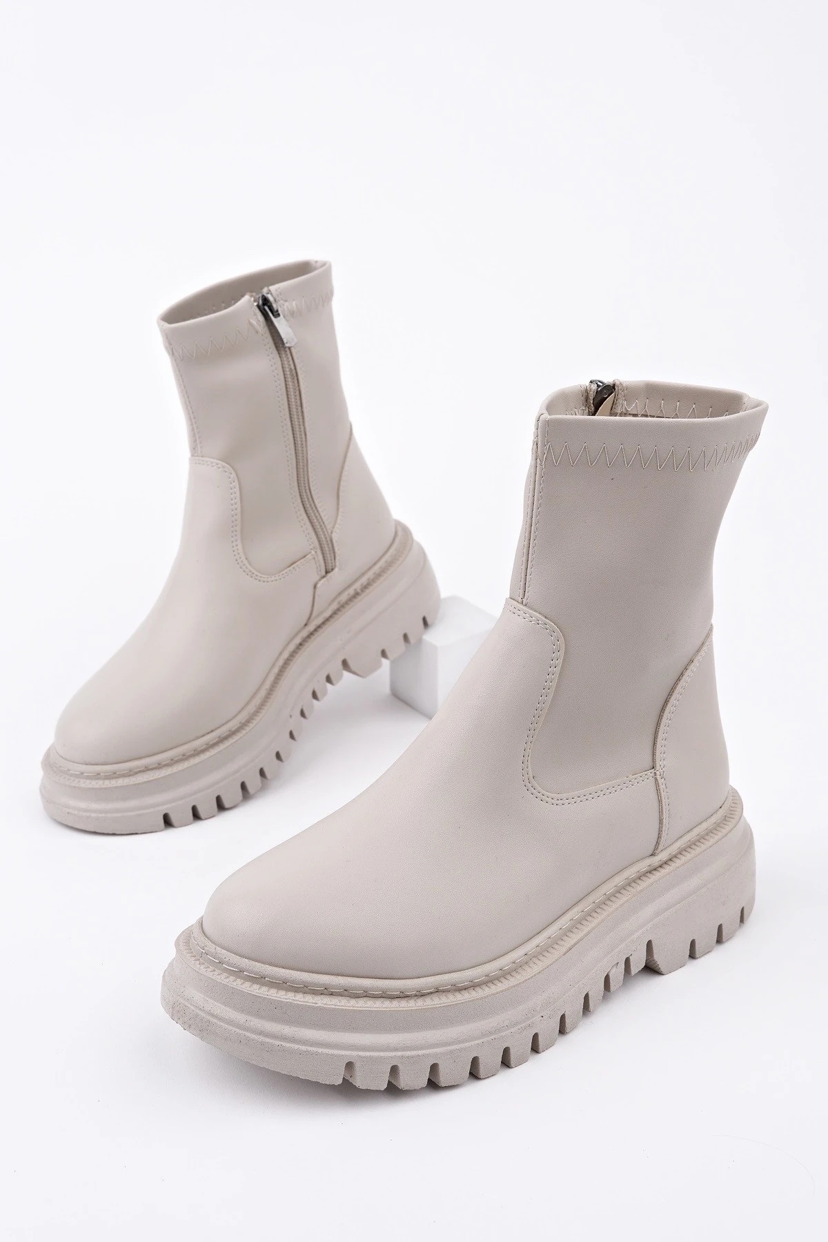 Muggo PİTA Kalın Taban Fermuarlı Kadın Bot