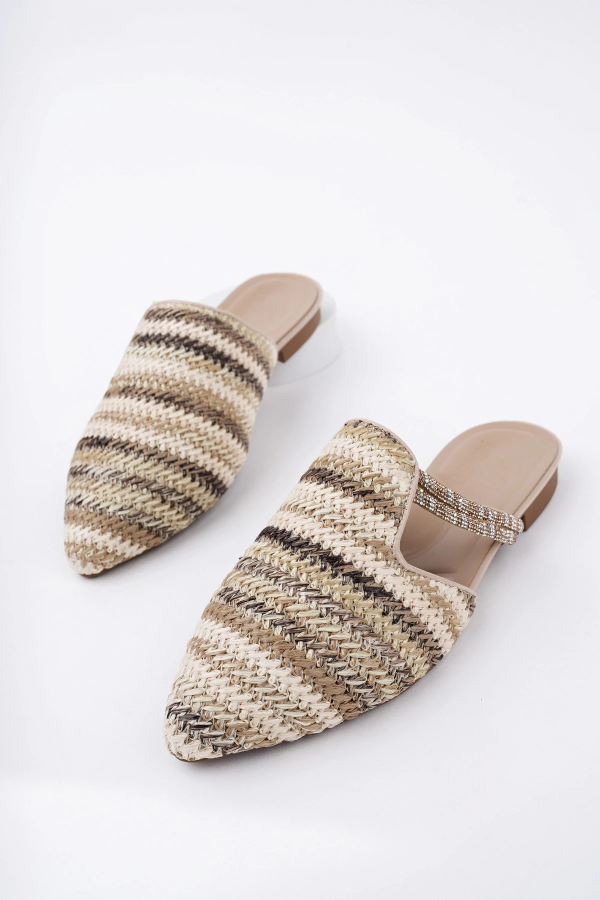 Muggo JAYLİN Önü Kapalı Kadın Taşlı Günlük Hasır Terlik