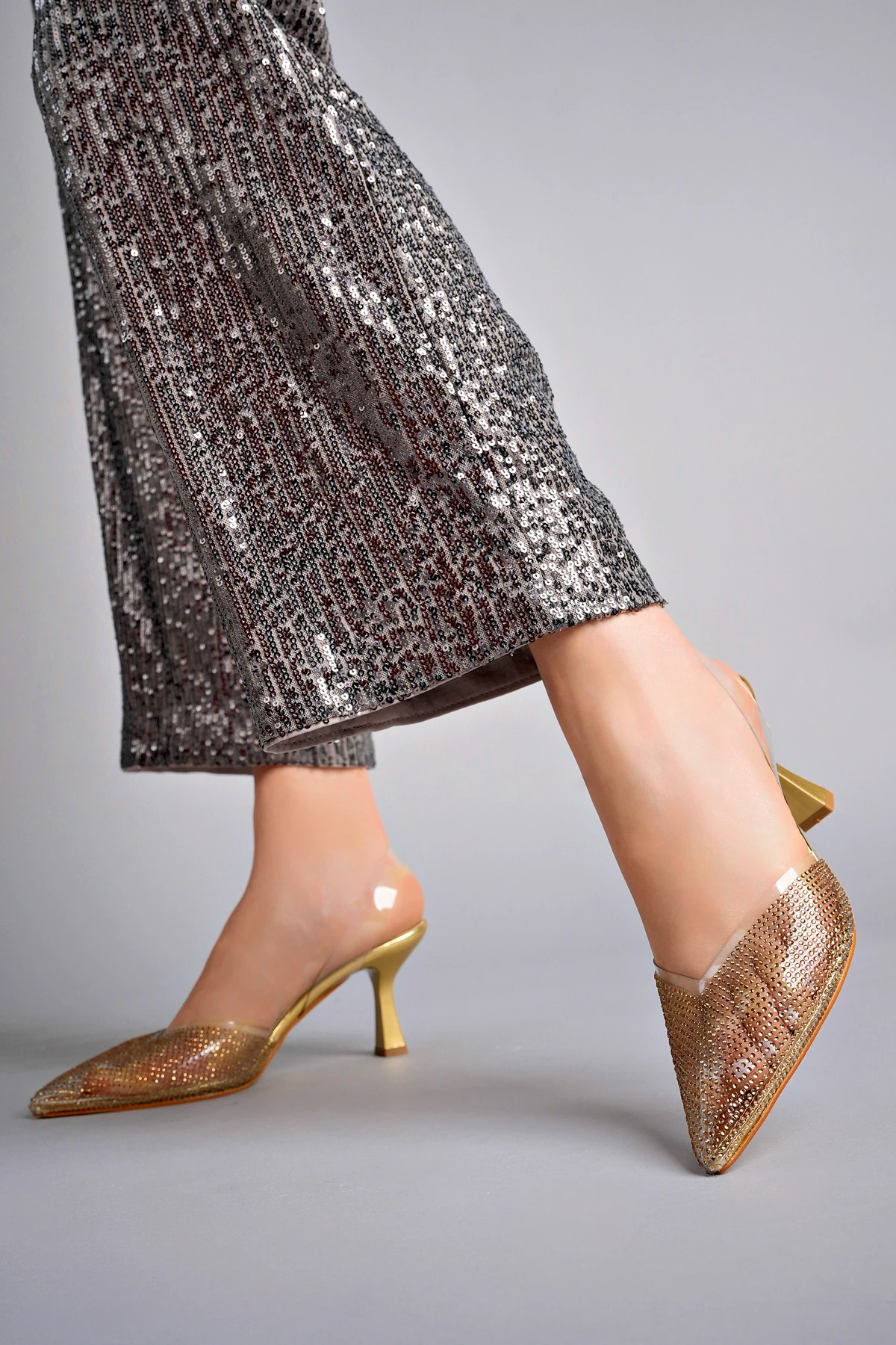 Muggo JULİET Garantili Kadın Sivri Burun Parlak Taşlı Arkası Açık Şeffaf Bantlı Topuklu Ayakkabı