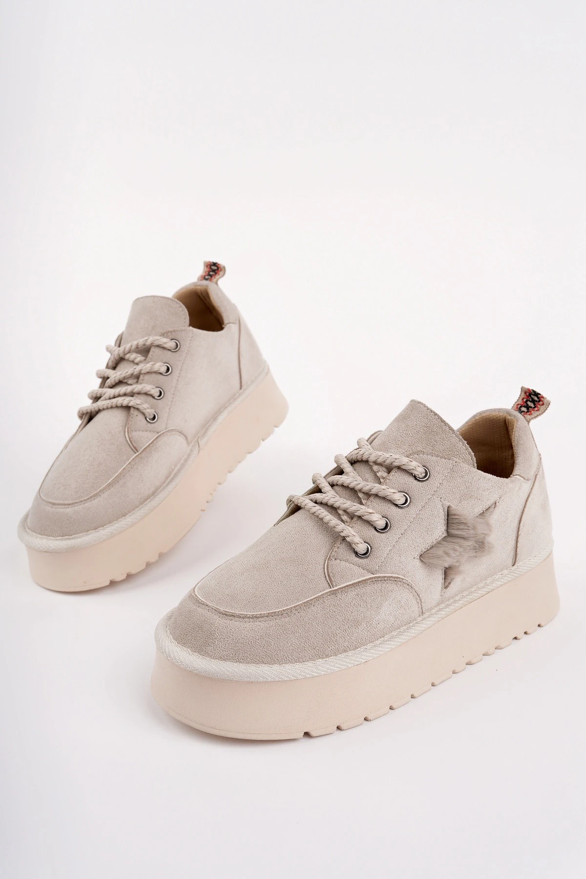 Muggo KOZMOS Kalın Taban Bağcıklı Yıldız Detaylı Kadın Kışlık Sneaker Spor Ayakkabı