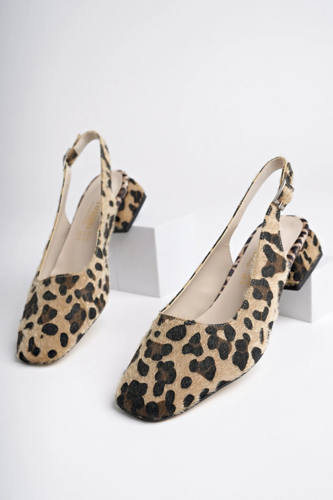 Muggo LOİS Garantili Arkası Açık Kare Burunlu Kadın Kısa Topuklu Ayakkabı