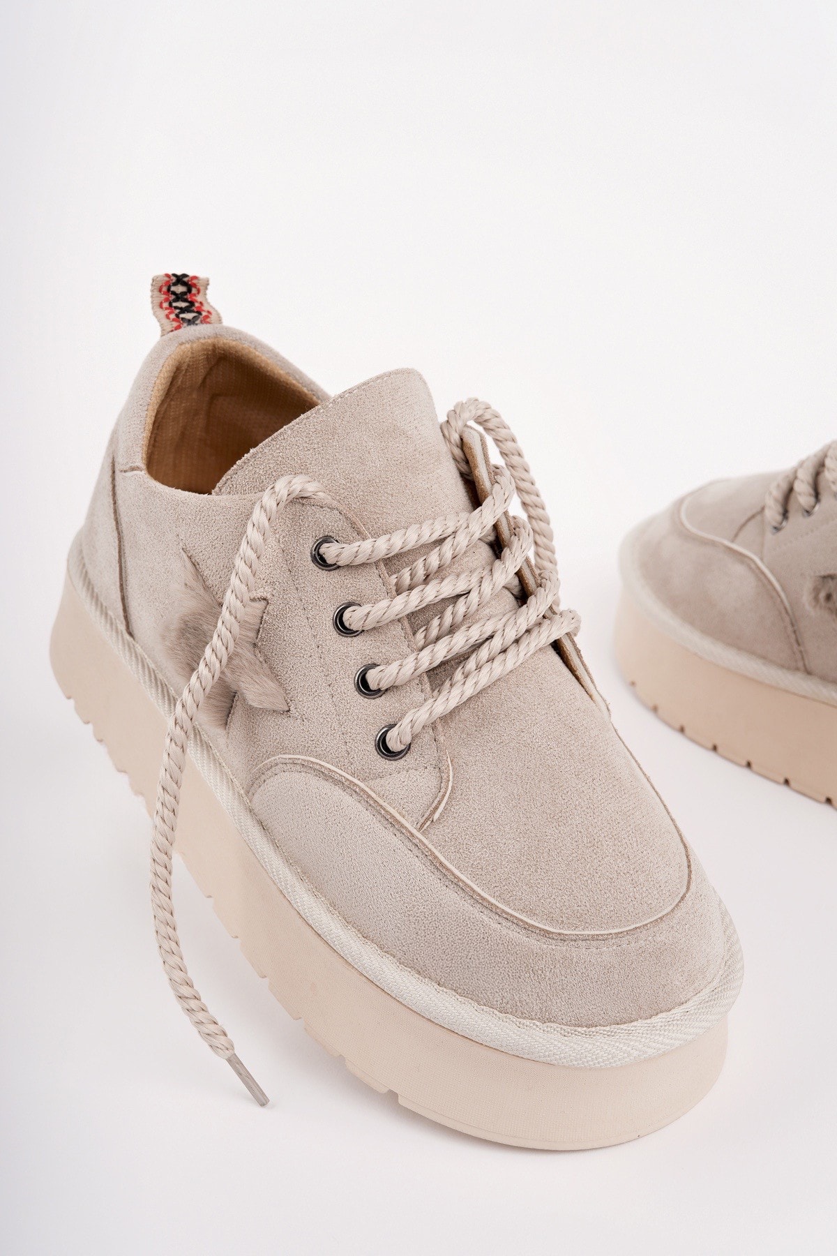 Muggo KOZMOS Kalın Taban Bağcıklı Yıldız Detaylı Kadın Kışlık Sneaker Spor Ayakkabı - BEJ