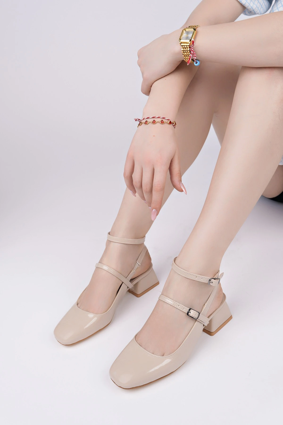 Muggo CHOPRA Kare Burun Çift Kemerli Bilekten Bağlamalı Arkası Açık Kısa Topuklu Ayakkabı