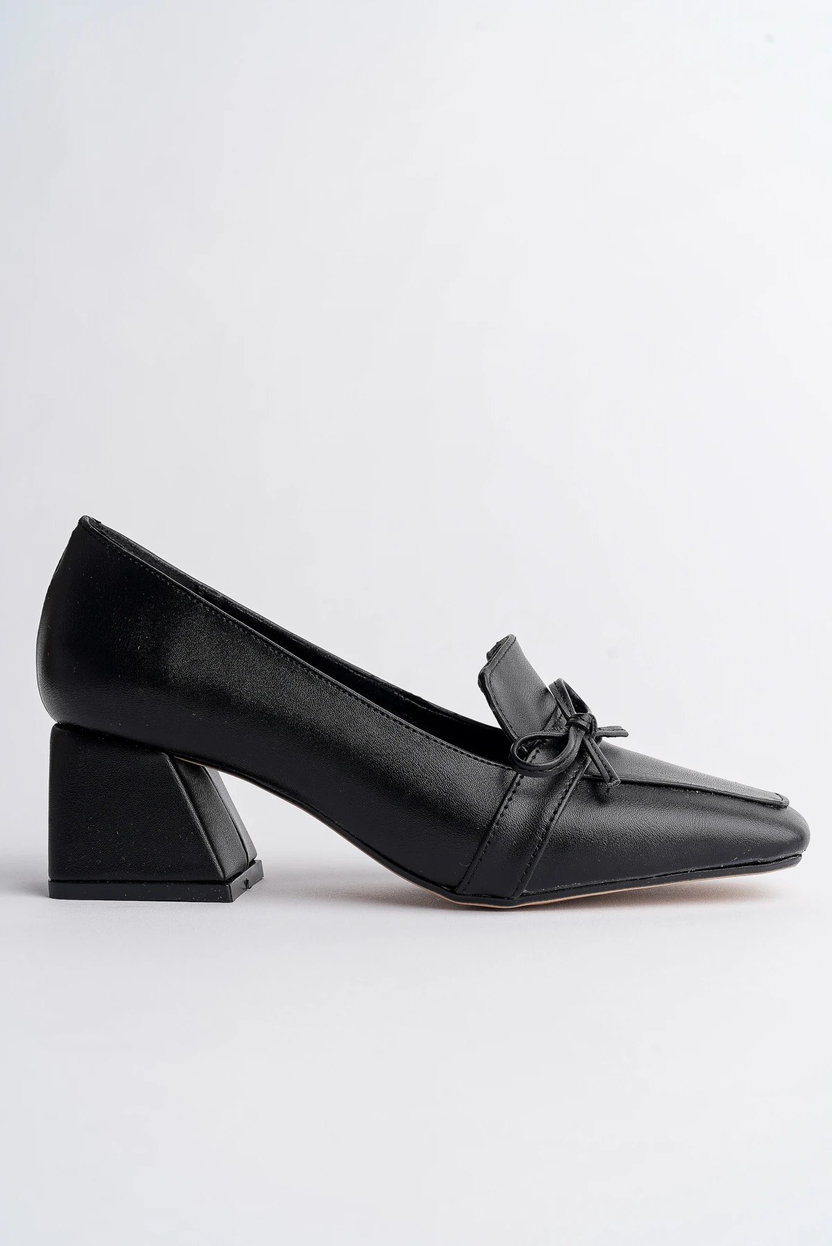 Muggo SHELLEY Garantili Küt Burunlu Fiyonk Aksesuarlı Kadın Kalın Topuklu Ayakkabı