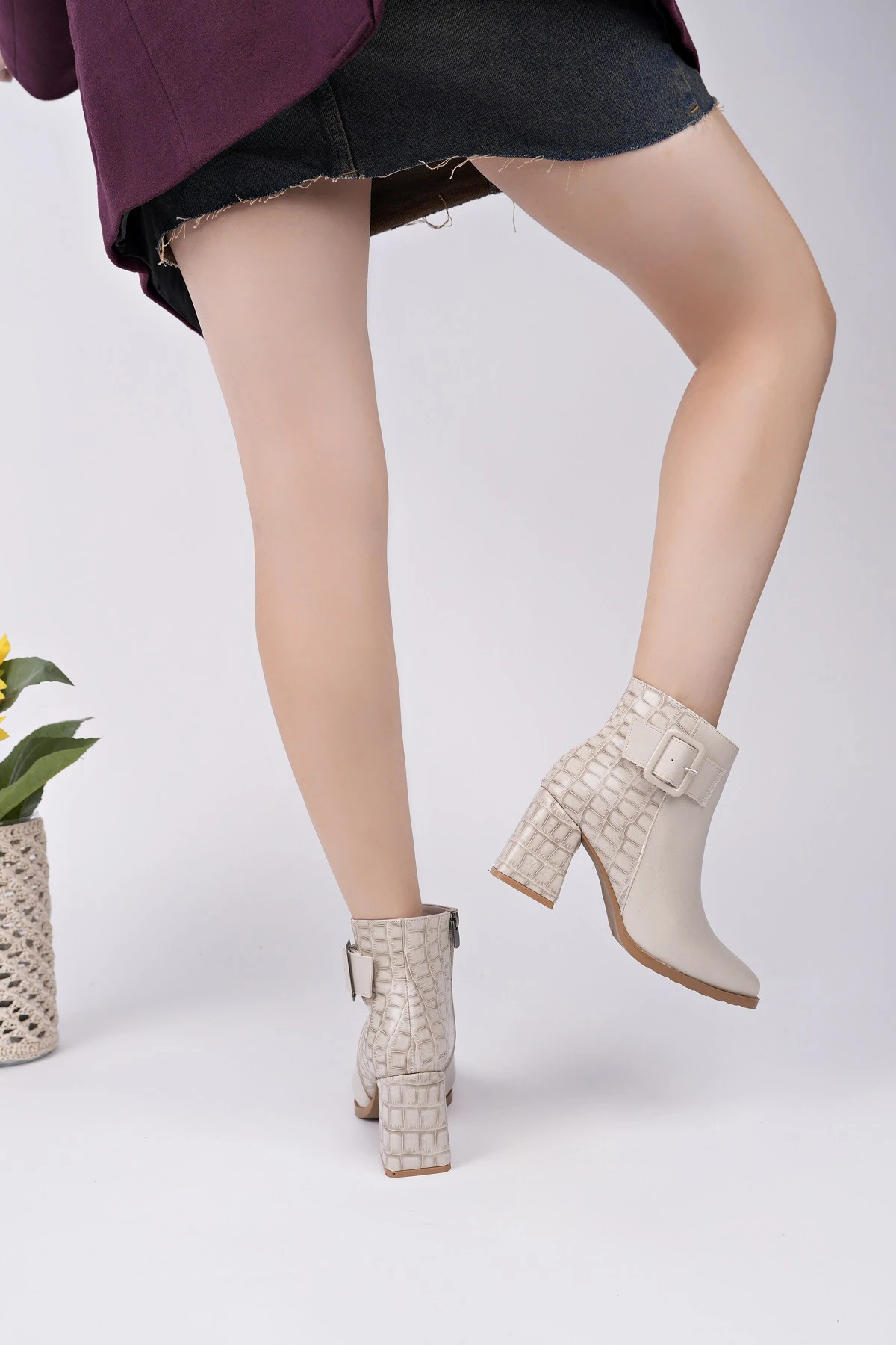 Muggo CANDORA Sivri Burun Kroko Desenli Toka Detaylı Kalın Topuklu Fermuarlı Kadın Bot