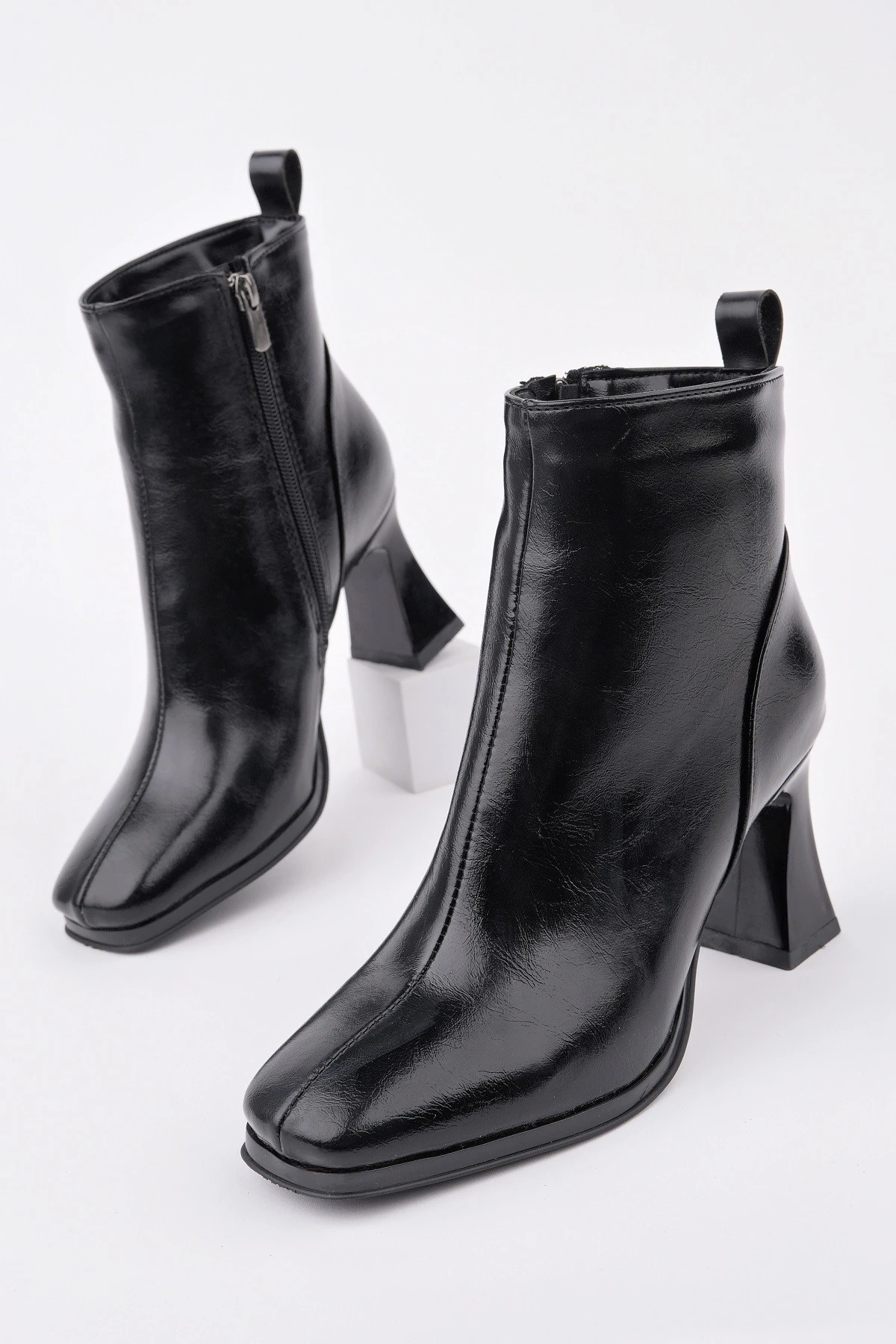 Muggo CELİNA Küt Burun Fermuarlı Topuklu Kadın Bot 