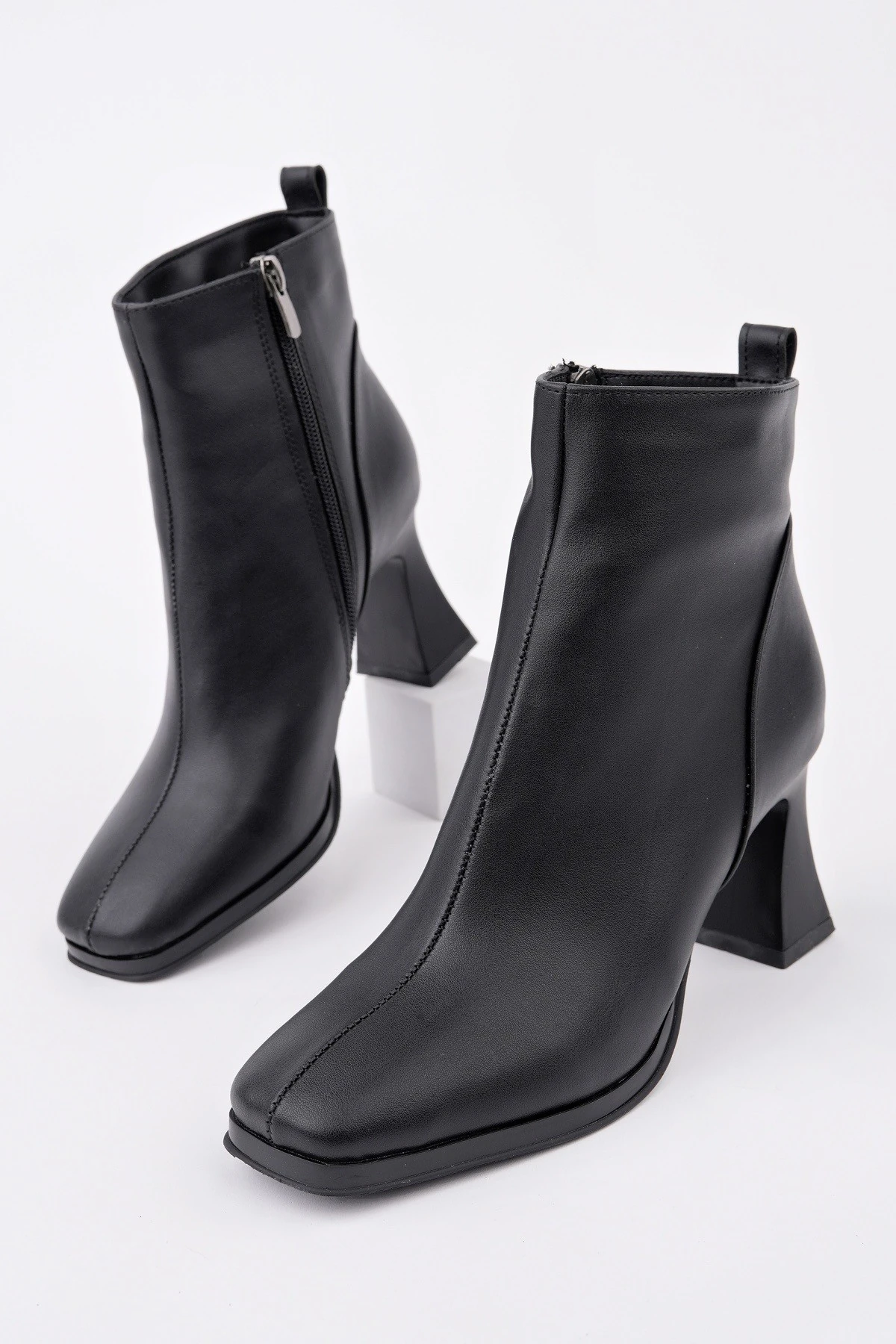 Muggo CELİNA Küt Burun Fermuarlı Topuklu Kadın Bot 