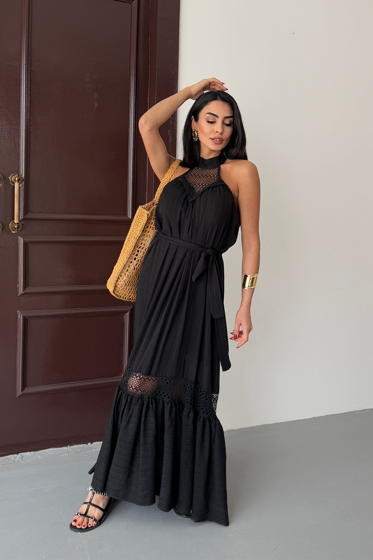 Halter Yaka Güpür Detaylı Elbise