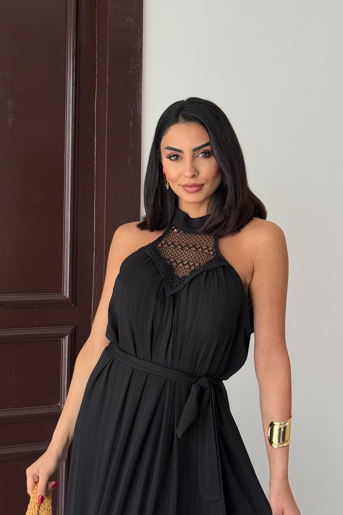 Halter Yaka Güpür Detaylı Elbise